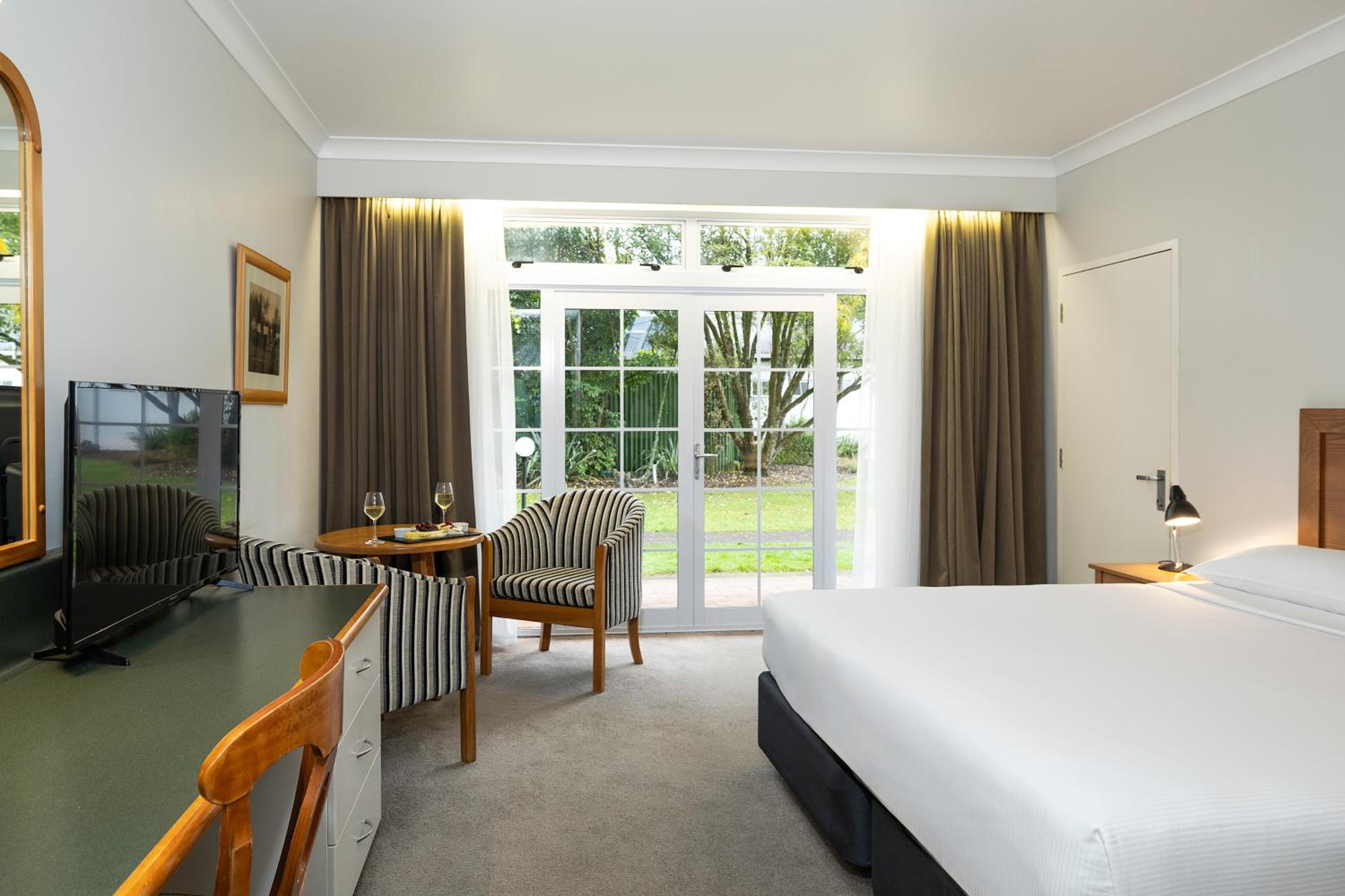 King Spa Suite - Photo 4