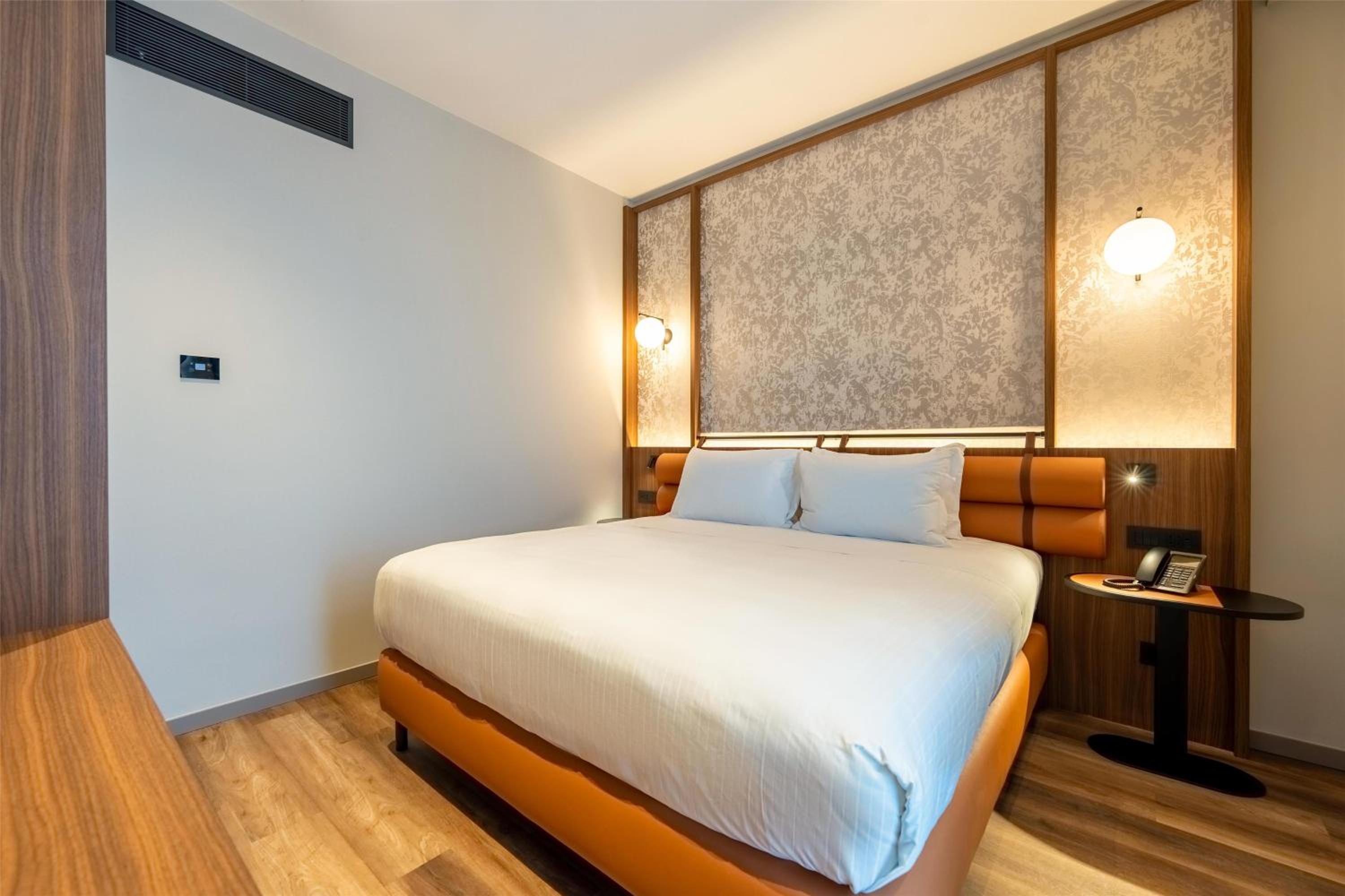 Deluxe King Room with Sofa Bed and Balcony