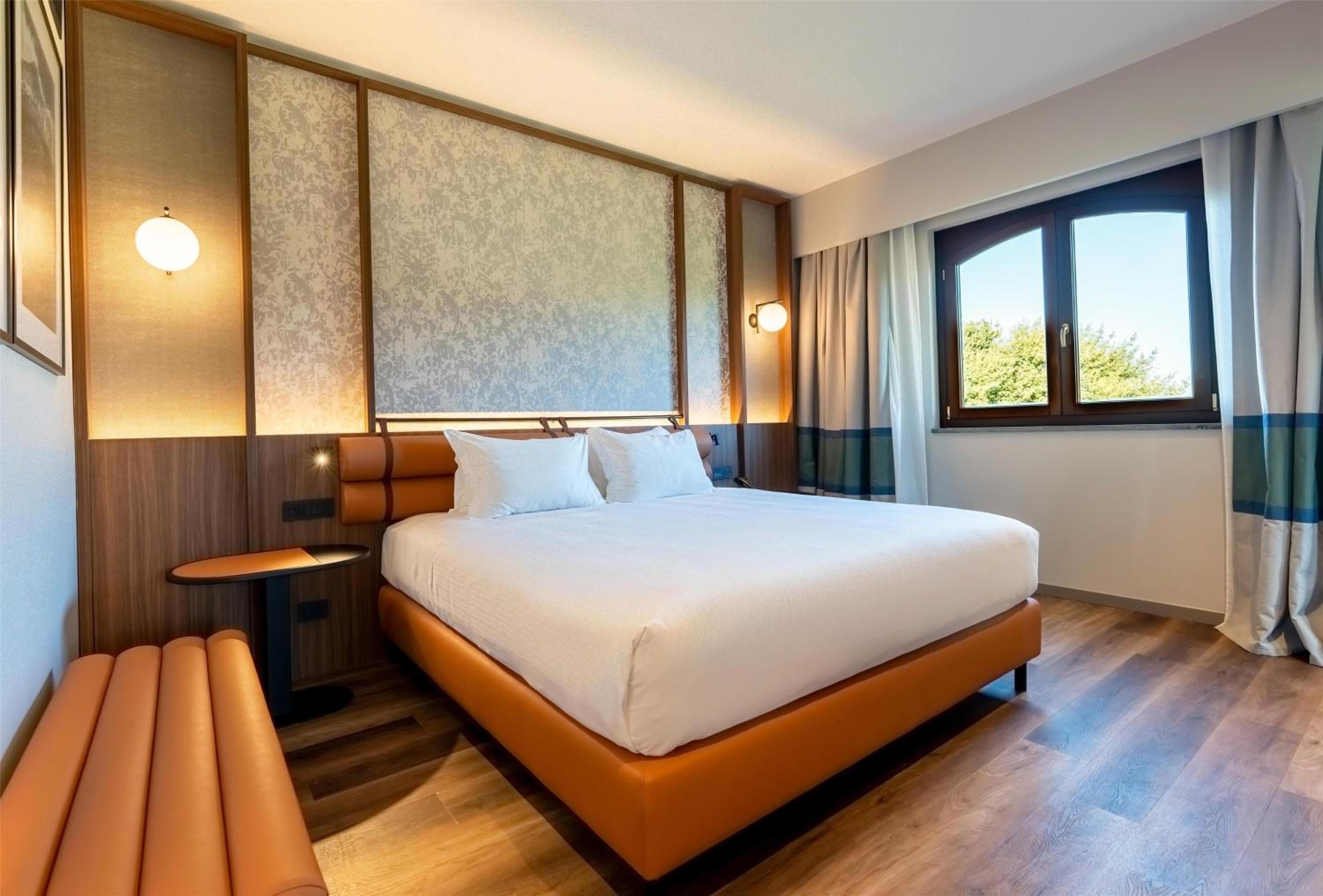 One-Bedroom King Suite
