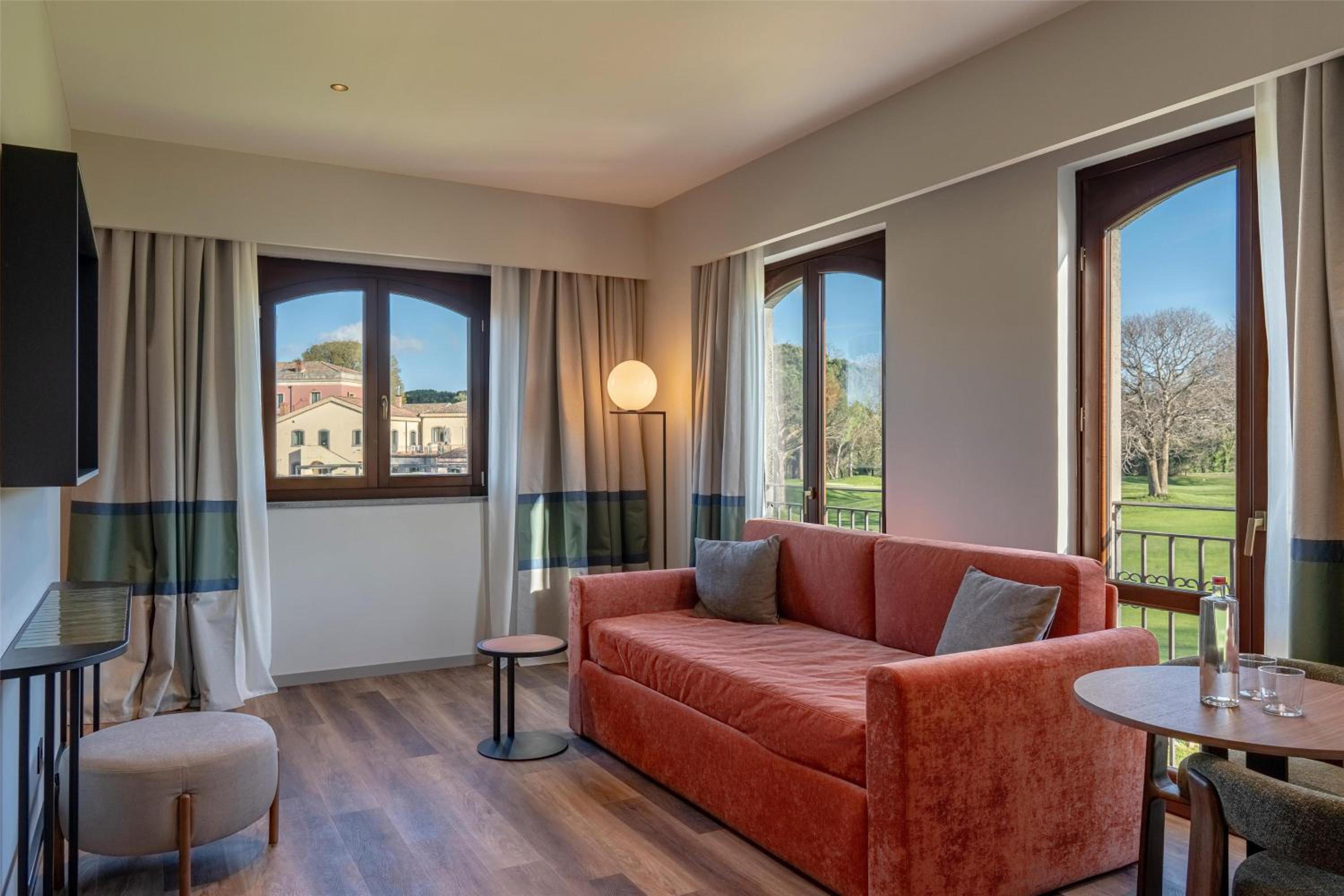 One-Bedroom King Suite