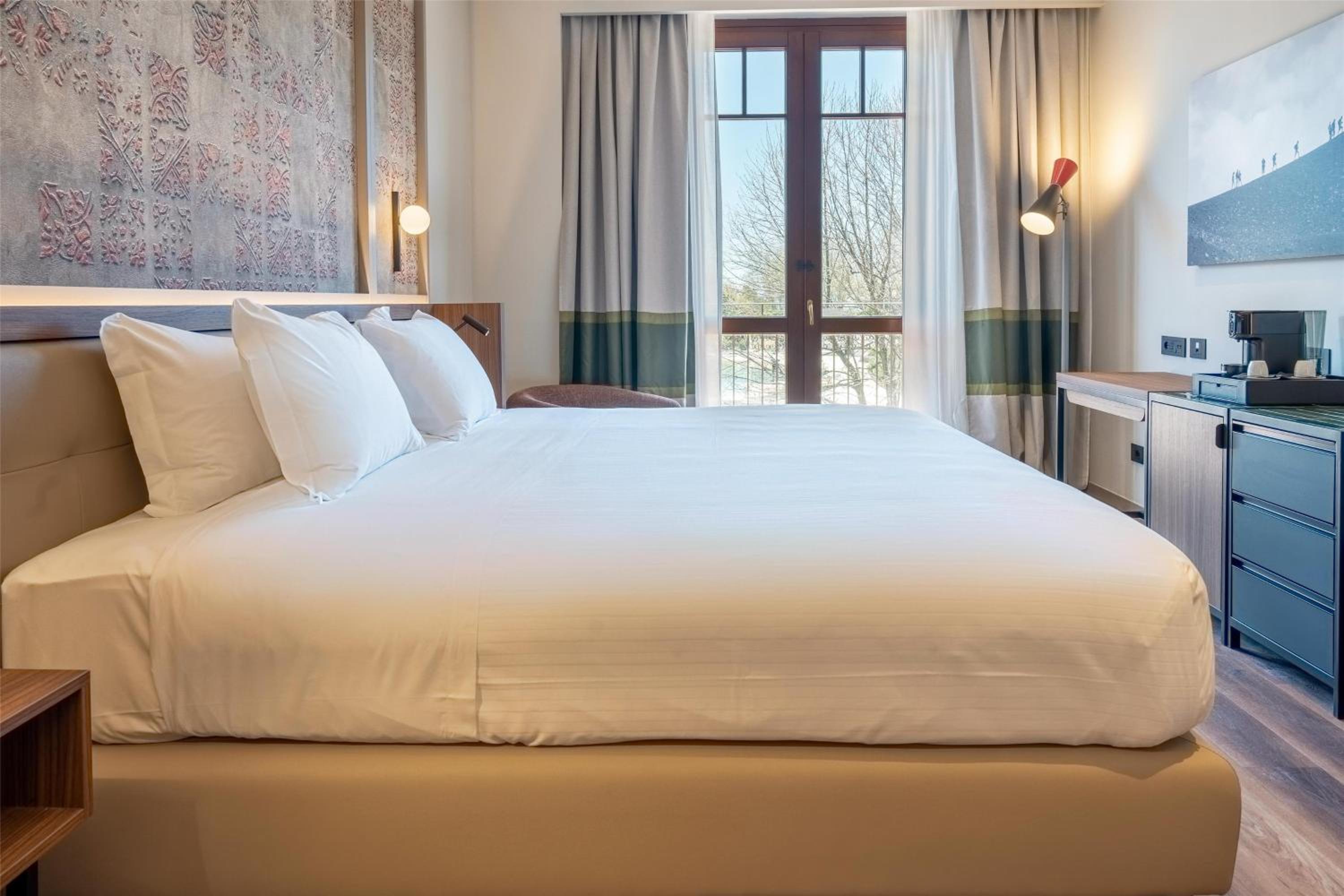 Deluxe Twin Room with Balcony