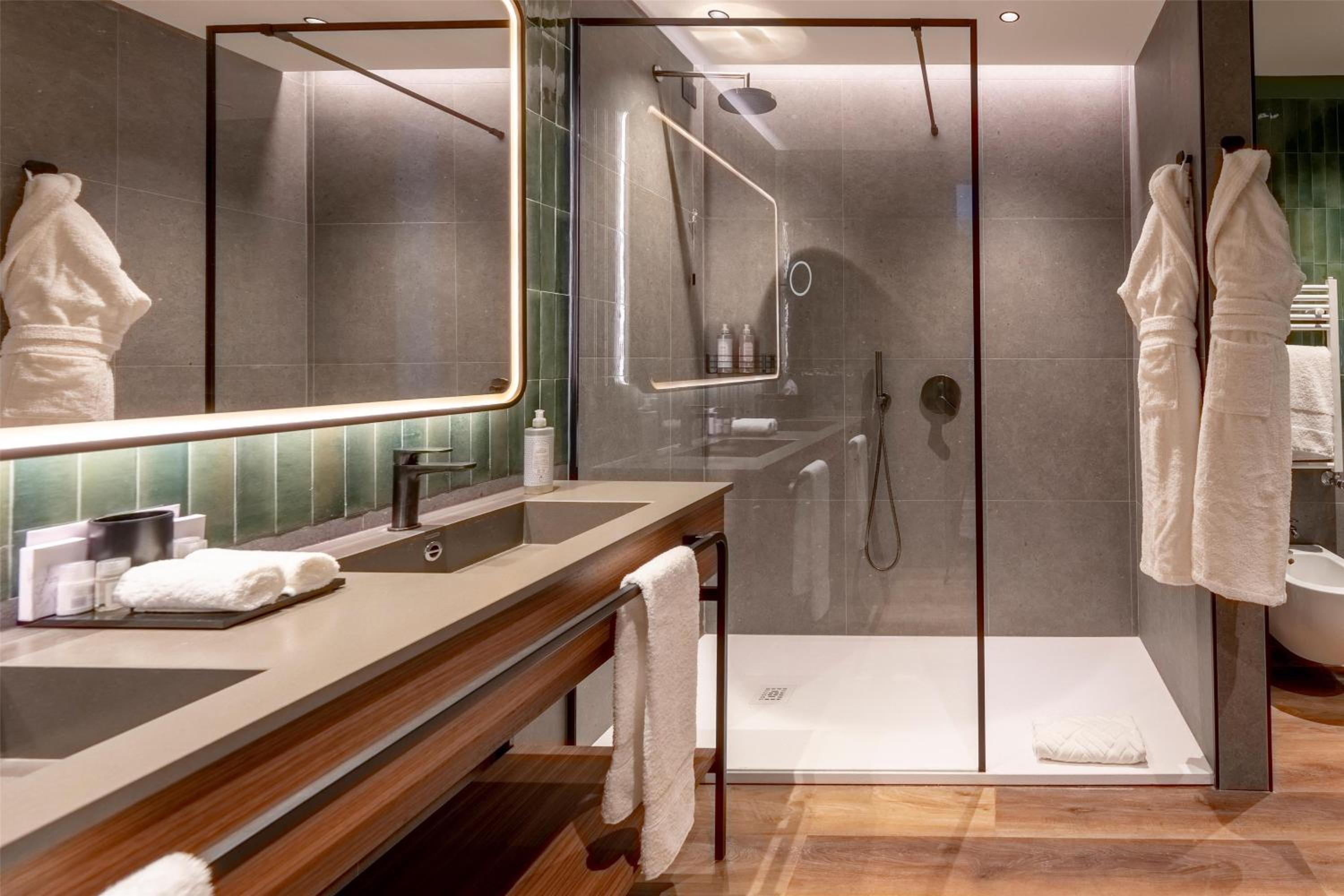 One-Bedroom King Suite