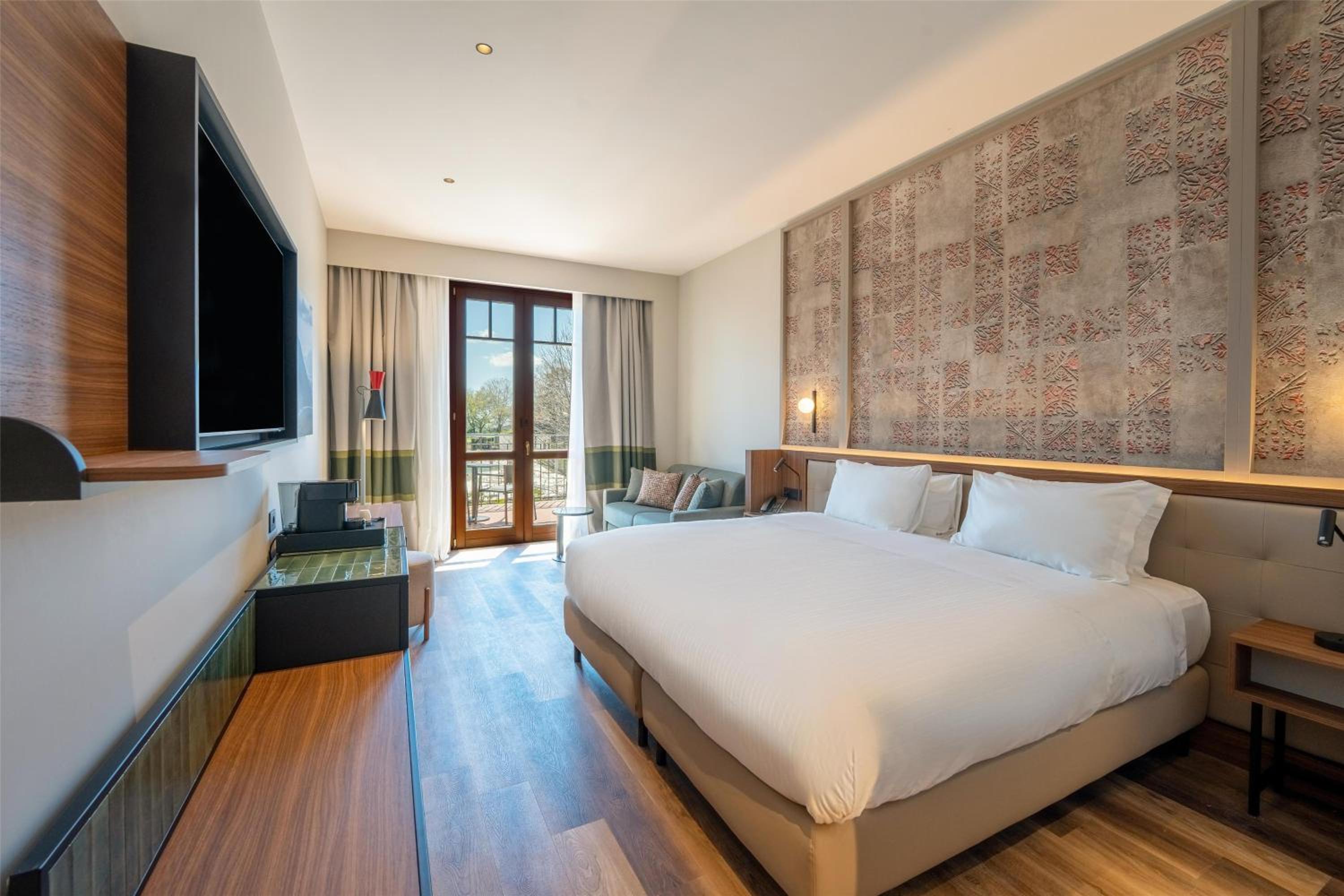 Deluxe Twin Room with Sofa Bed and Balcony