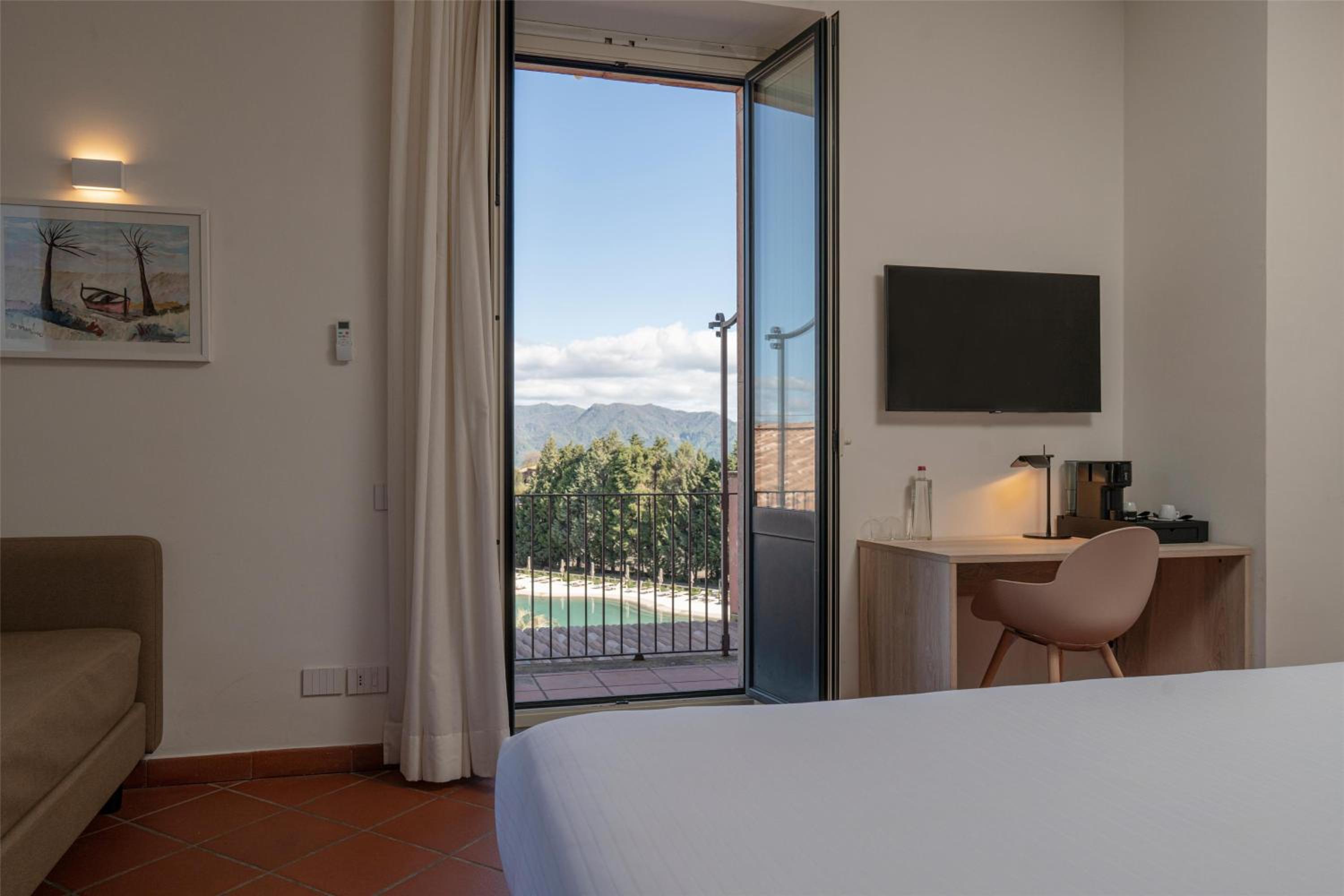 Club House Twin Room with Sofa and Balcony