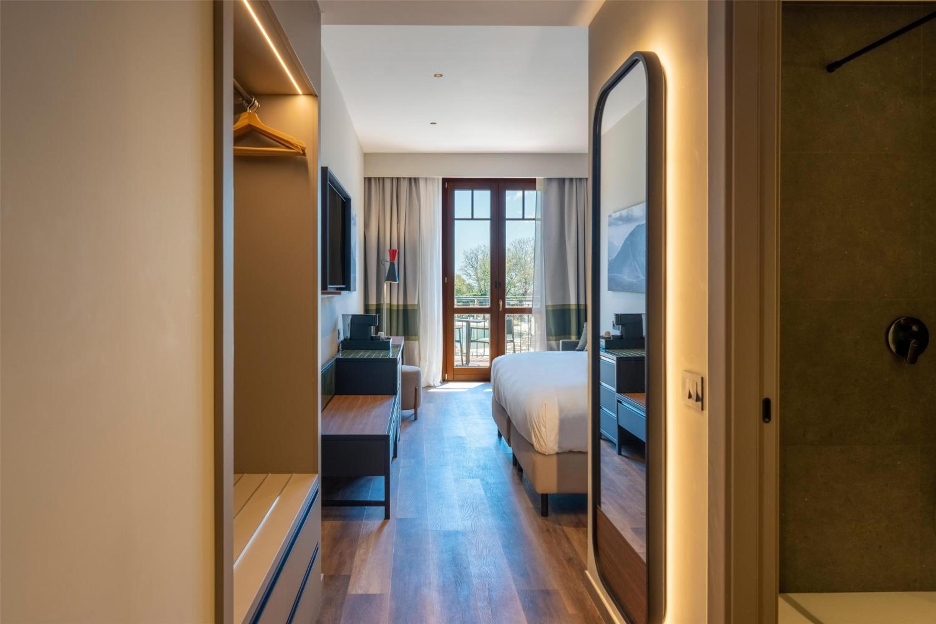 Deluxe Twin Room with Sofa Bed and Balcony