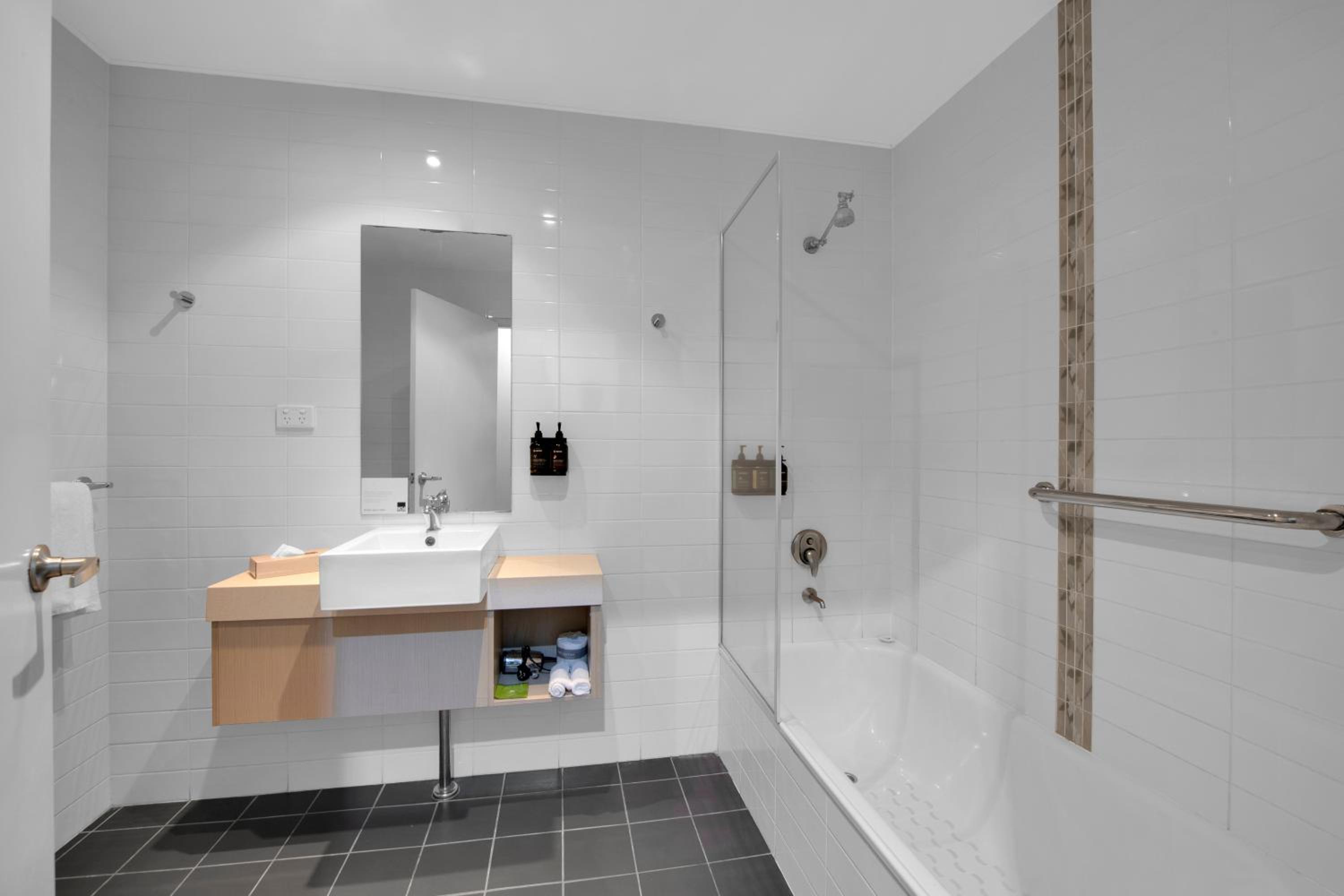 Family Room - Pet Friendly - Photo 8