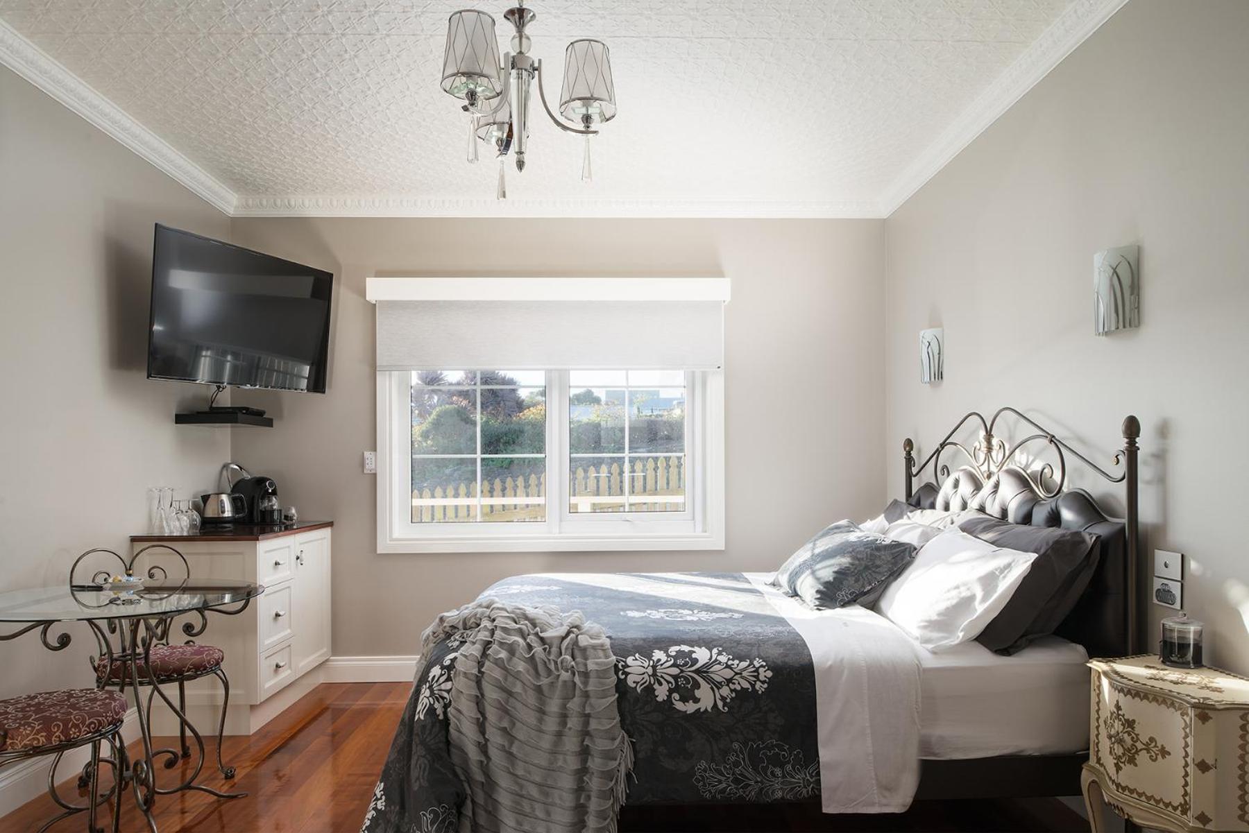 Deluxe King Room photo 2