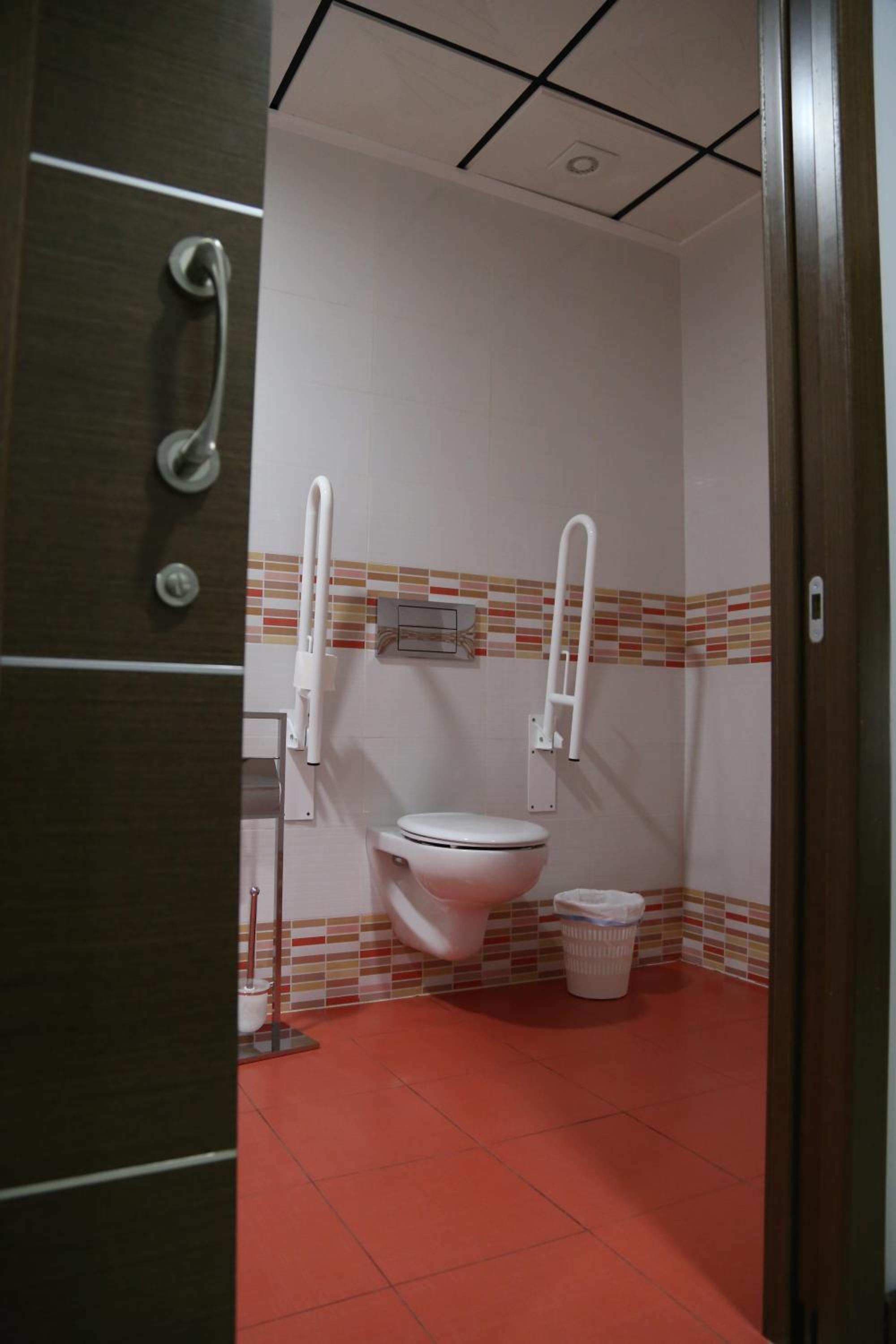 Double Room - Disability Access photo 3