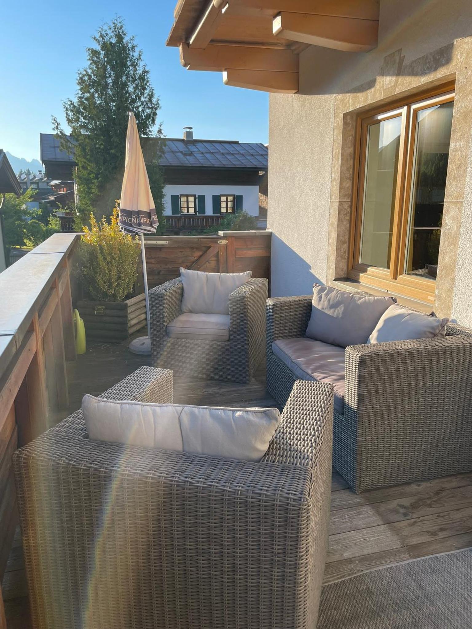 Apartment with Balcony photo 2
