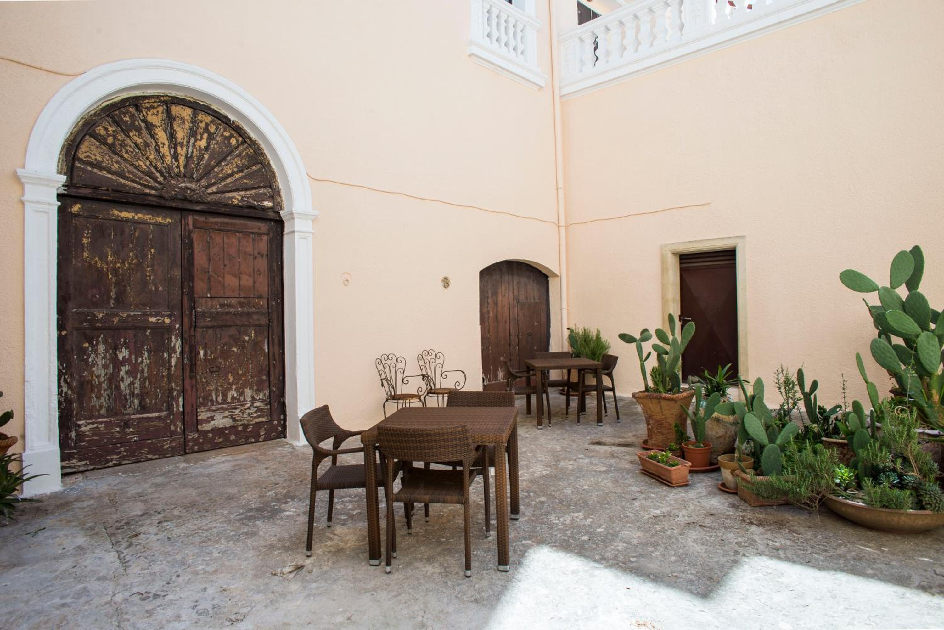 Standard Triple Room - Photo 6