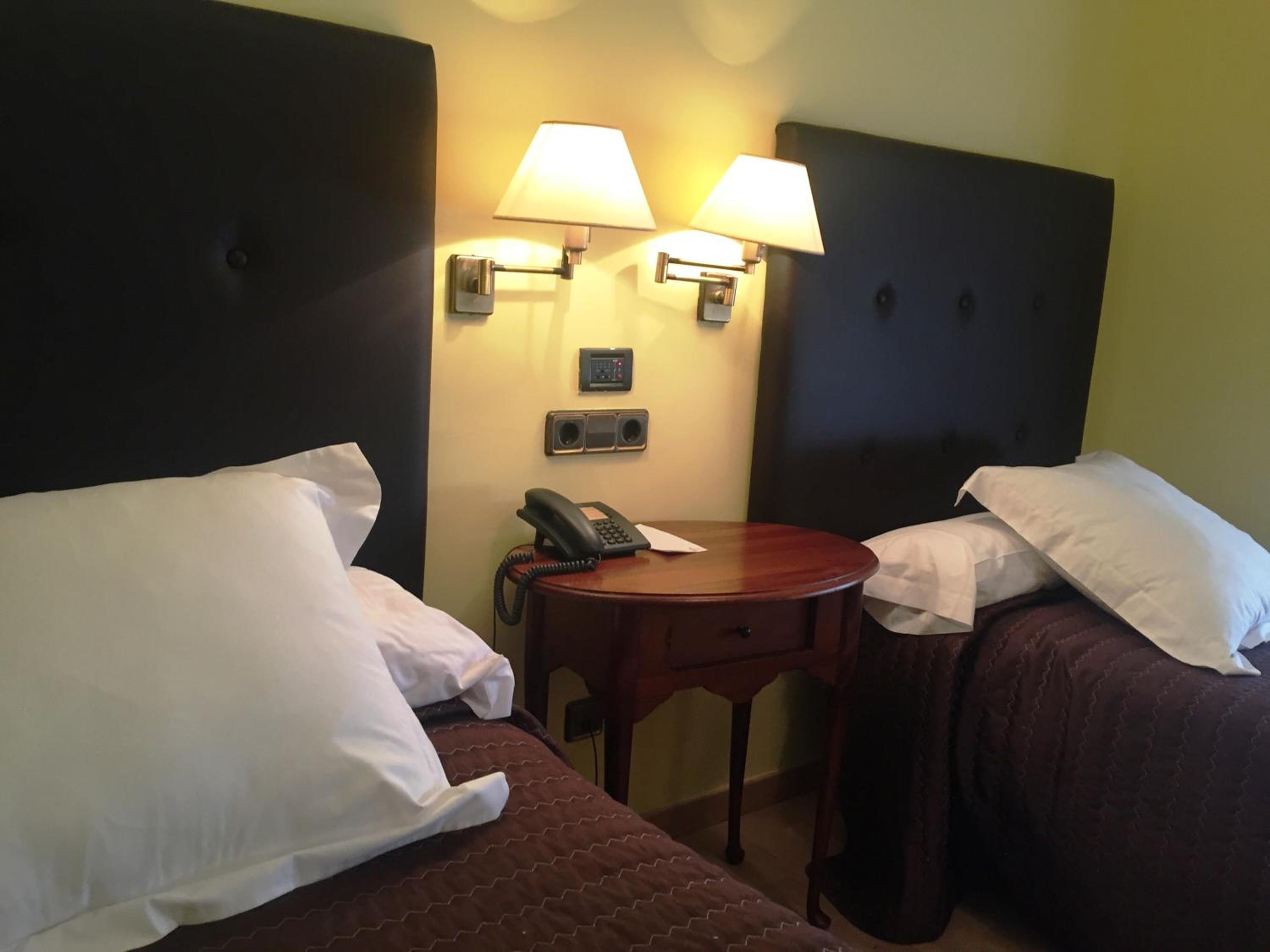 Double or Twin Room - Photo 12
