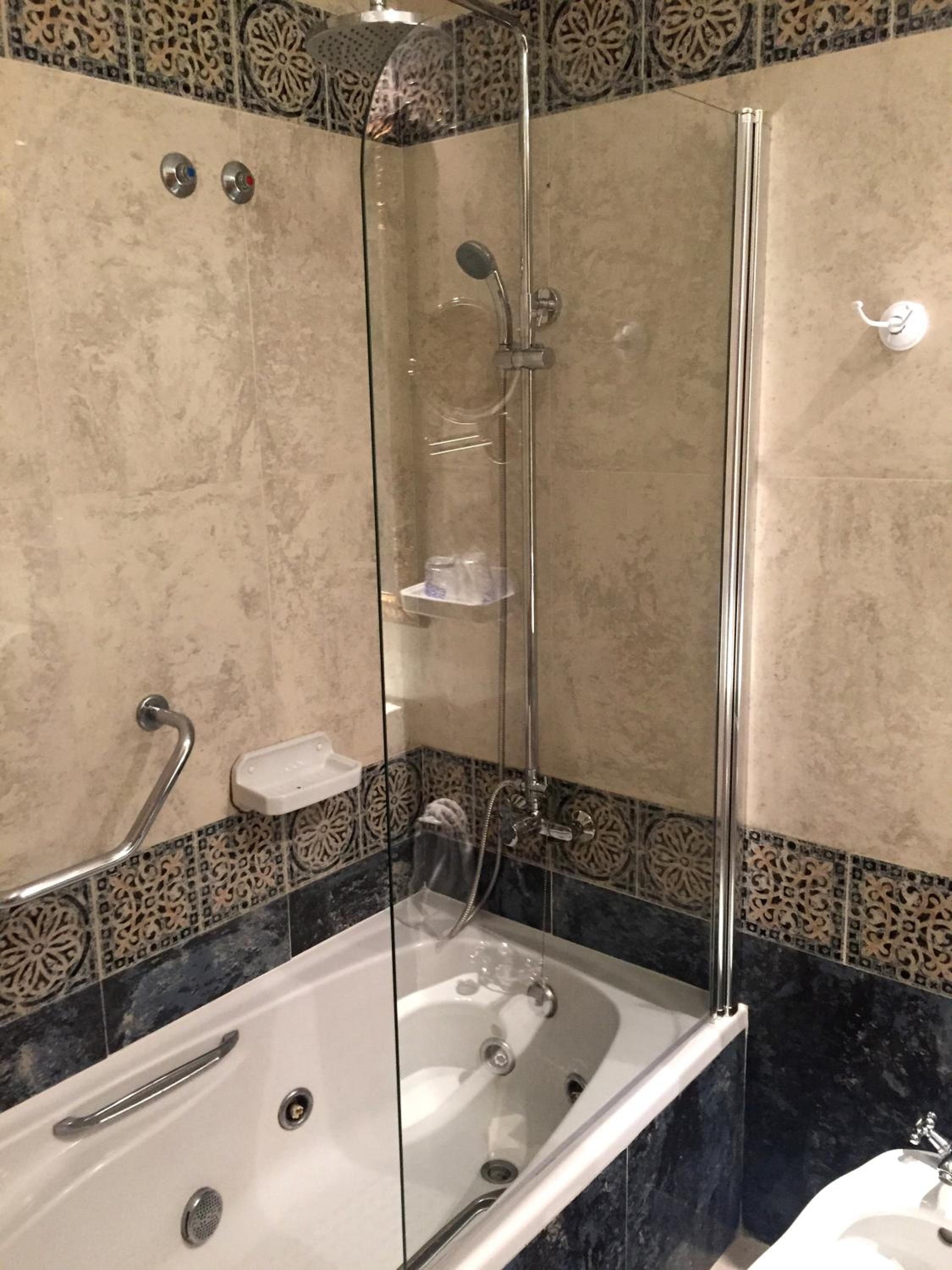 Double or Twin Room - Photo 5