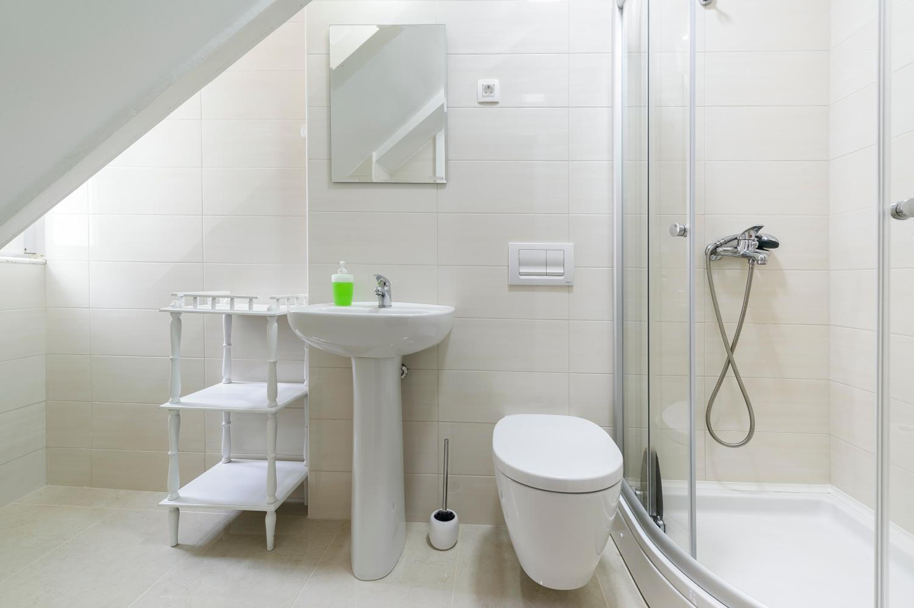 Single Room with Private Bathroom photo 2