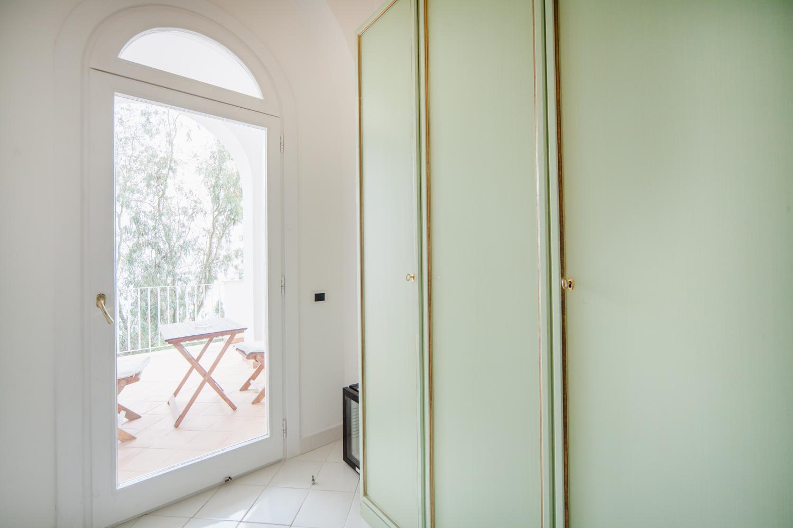 Deluxe Double Room with Balcony and Sea View