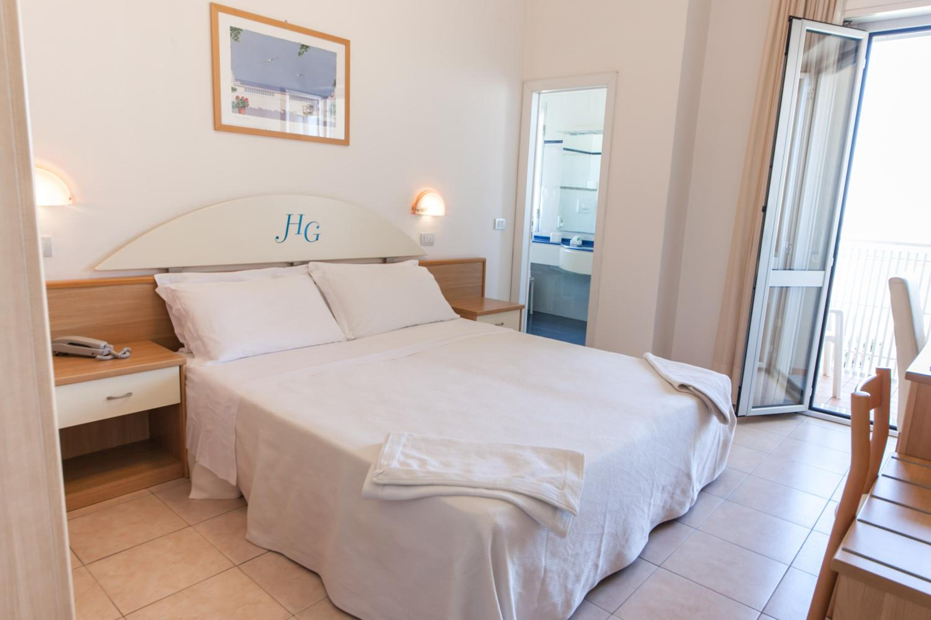 Double or Twin Room with Balcony photo 3