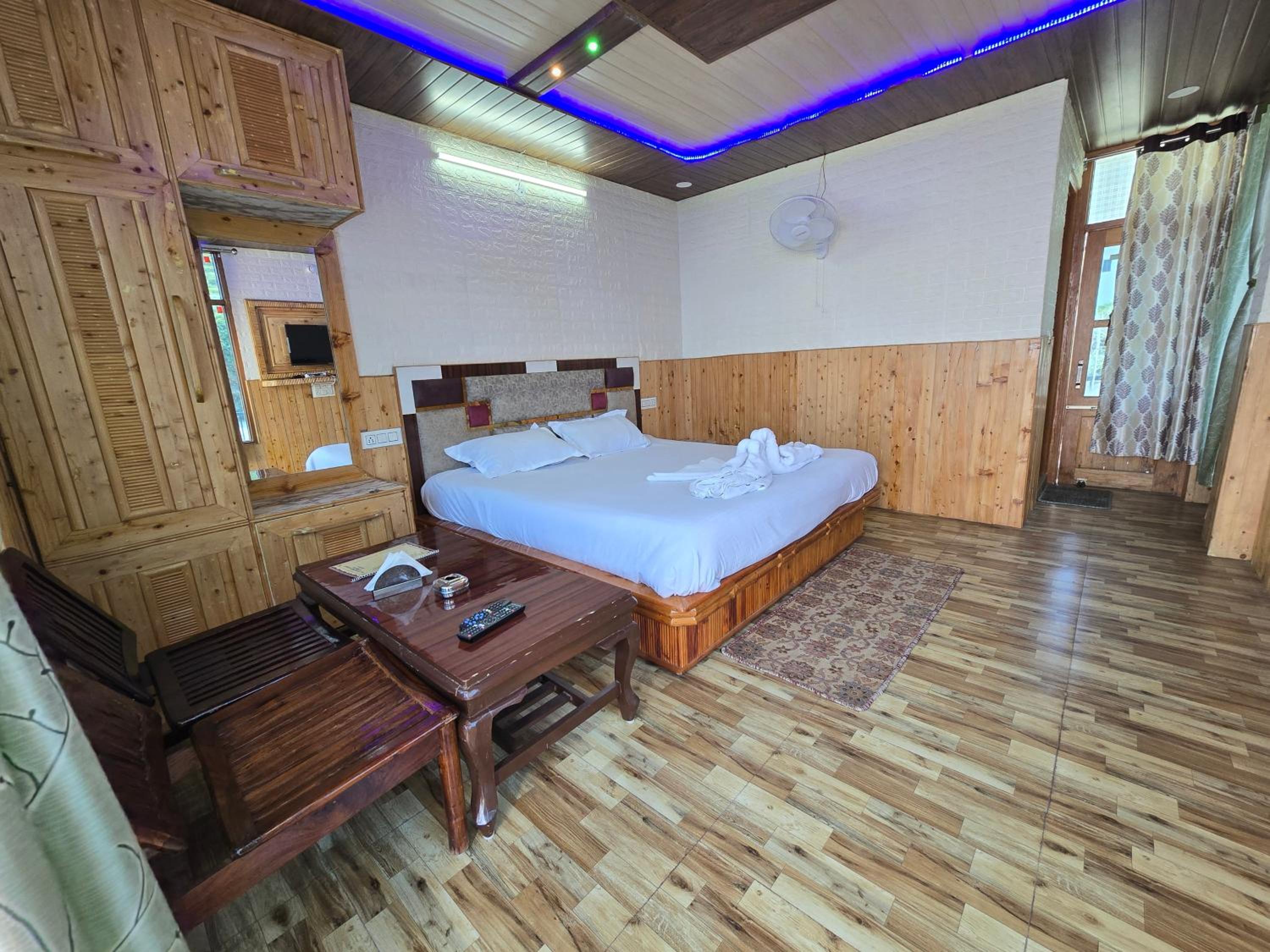 Deluxe Single Room with Balcony photo 3