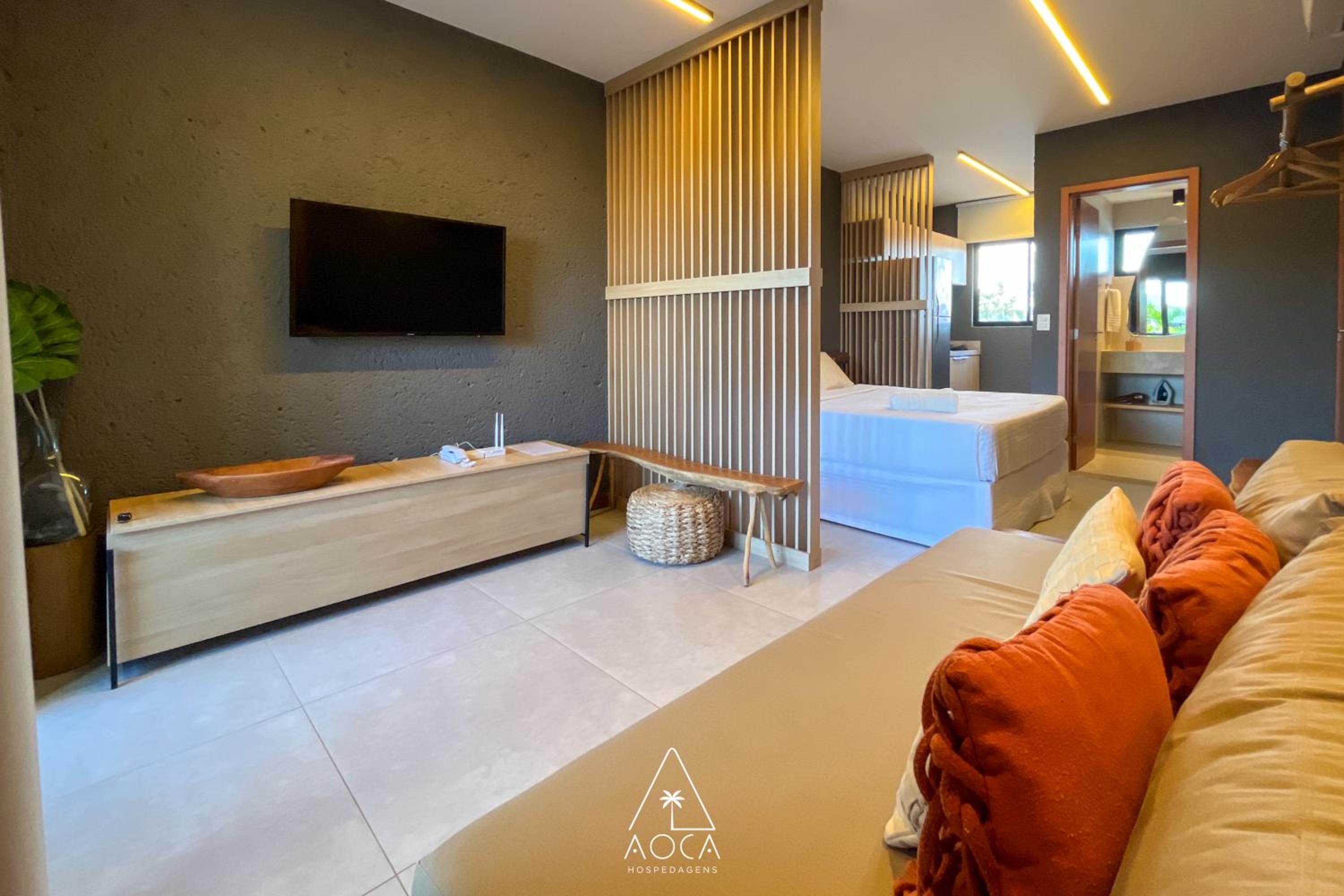 One-Bedroom Apartment with Balcony and Water View photo 2