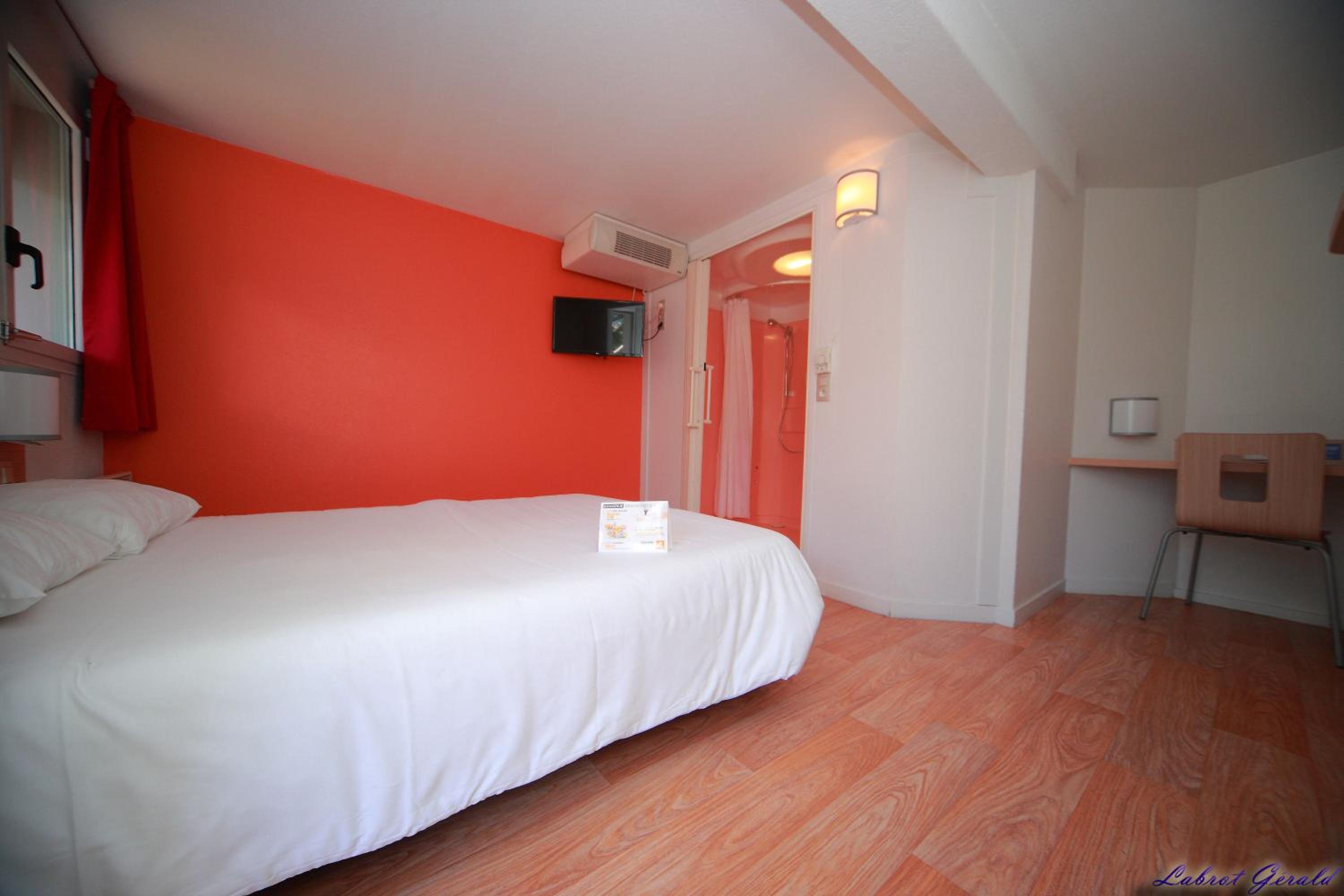 Double Room - Photo 7