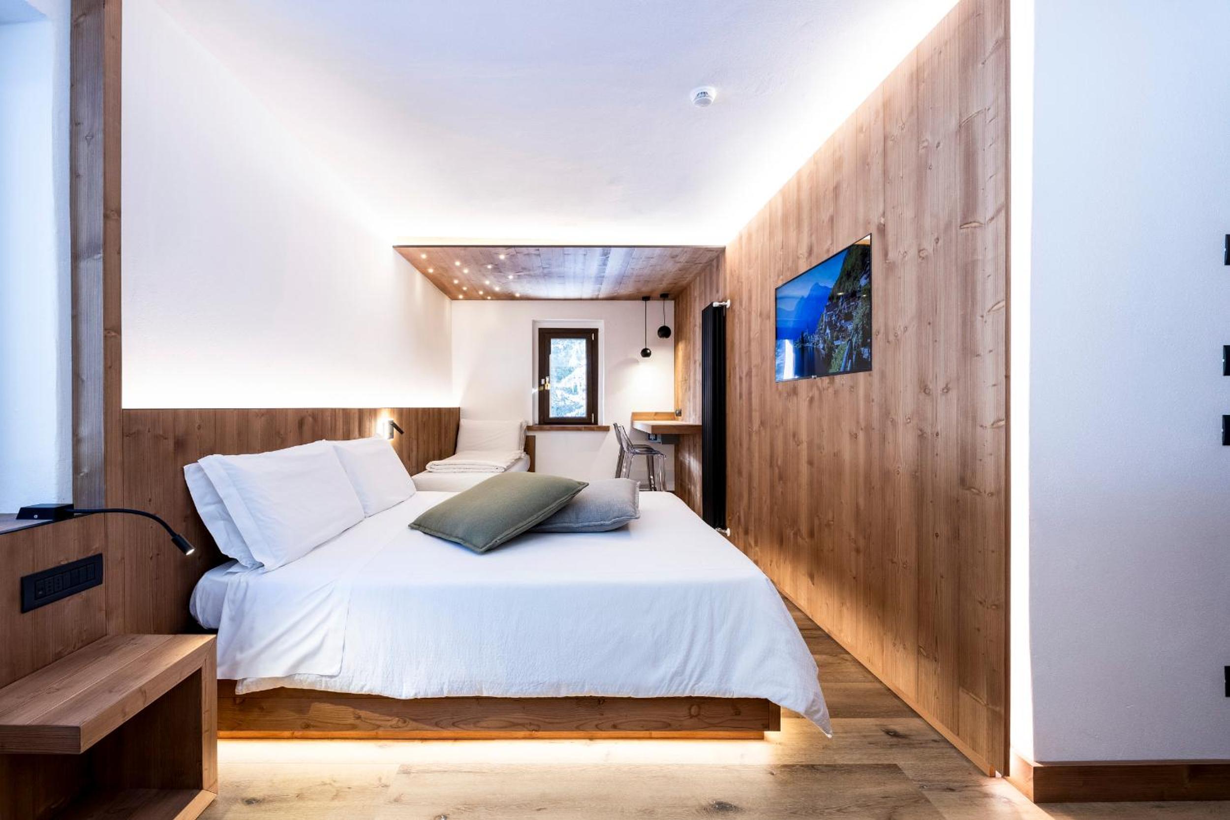 Superior Triple Room photo 2