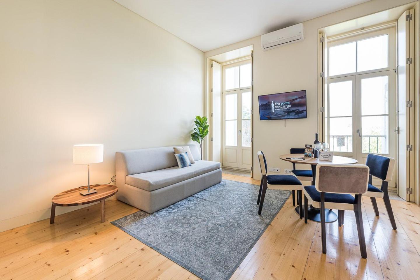 One-Bedroom Apartment with Balcony