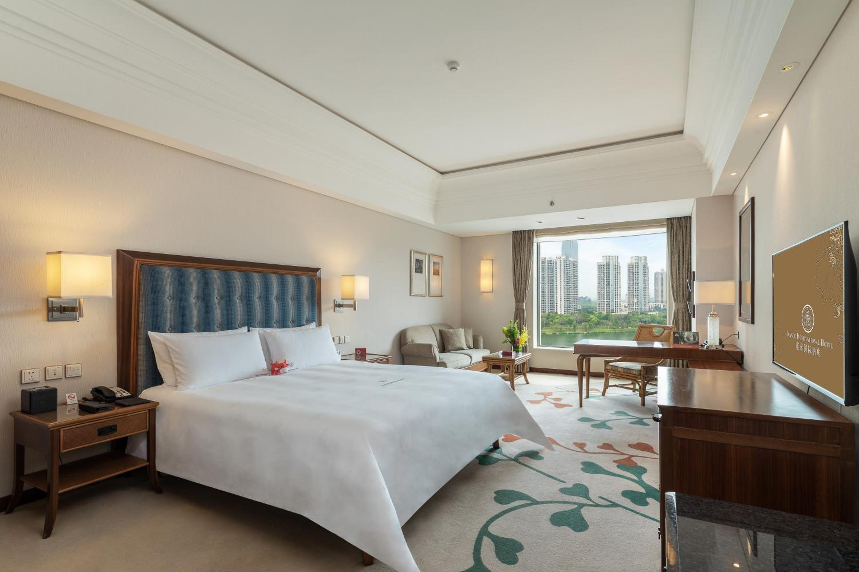 Superior King Room with River View - Photo 3