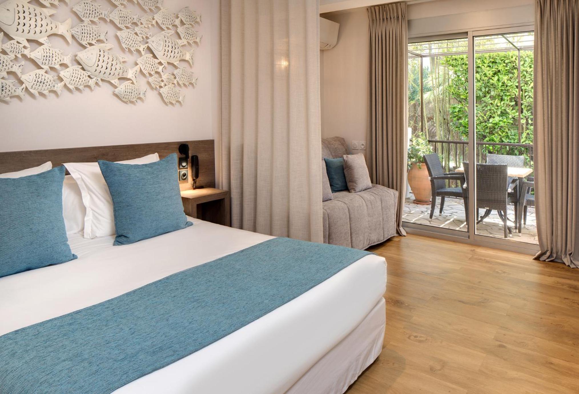Double Room with Sofa and Terrace - Photo 5