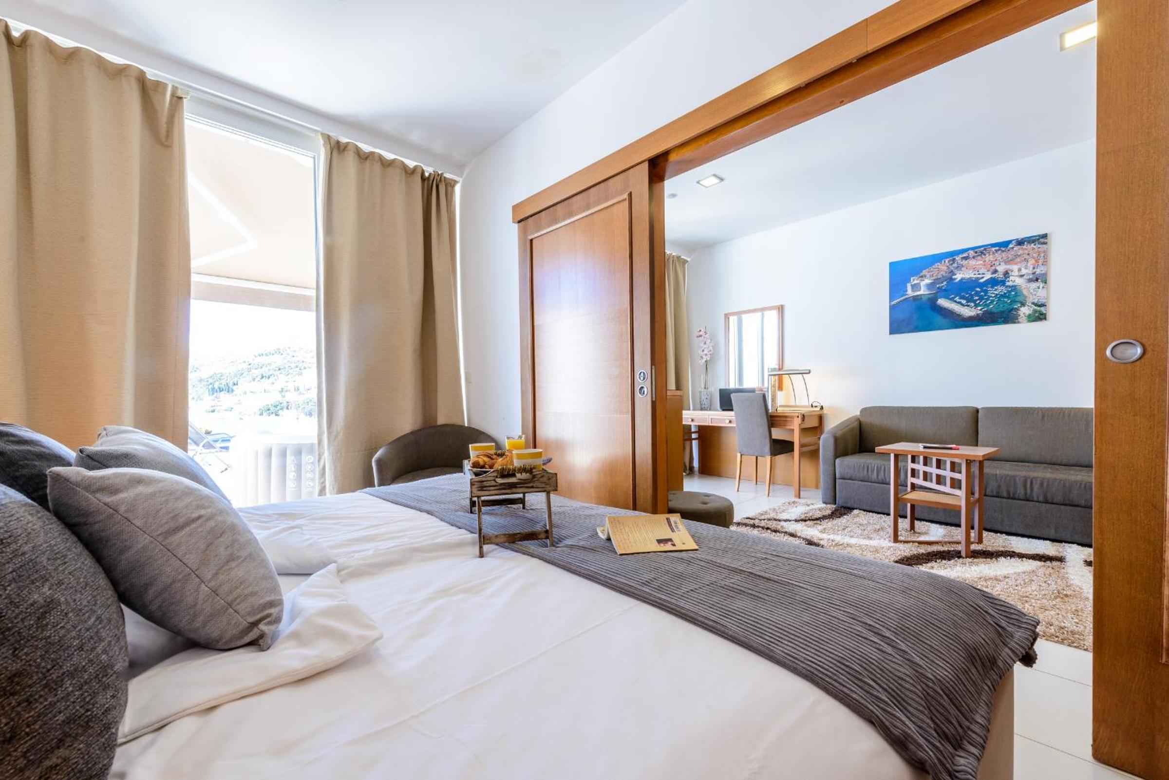 Executive One-Bedroom Apartment with Hot Tub and Sea View photo 3