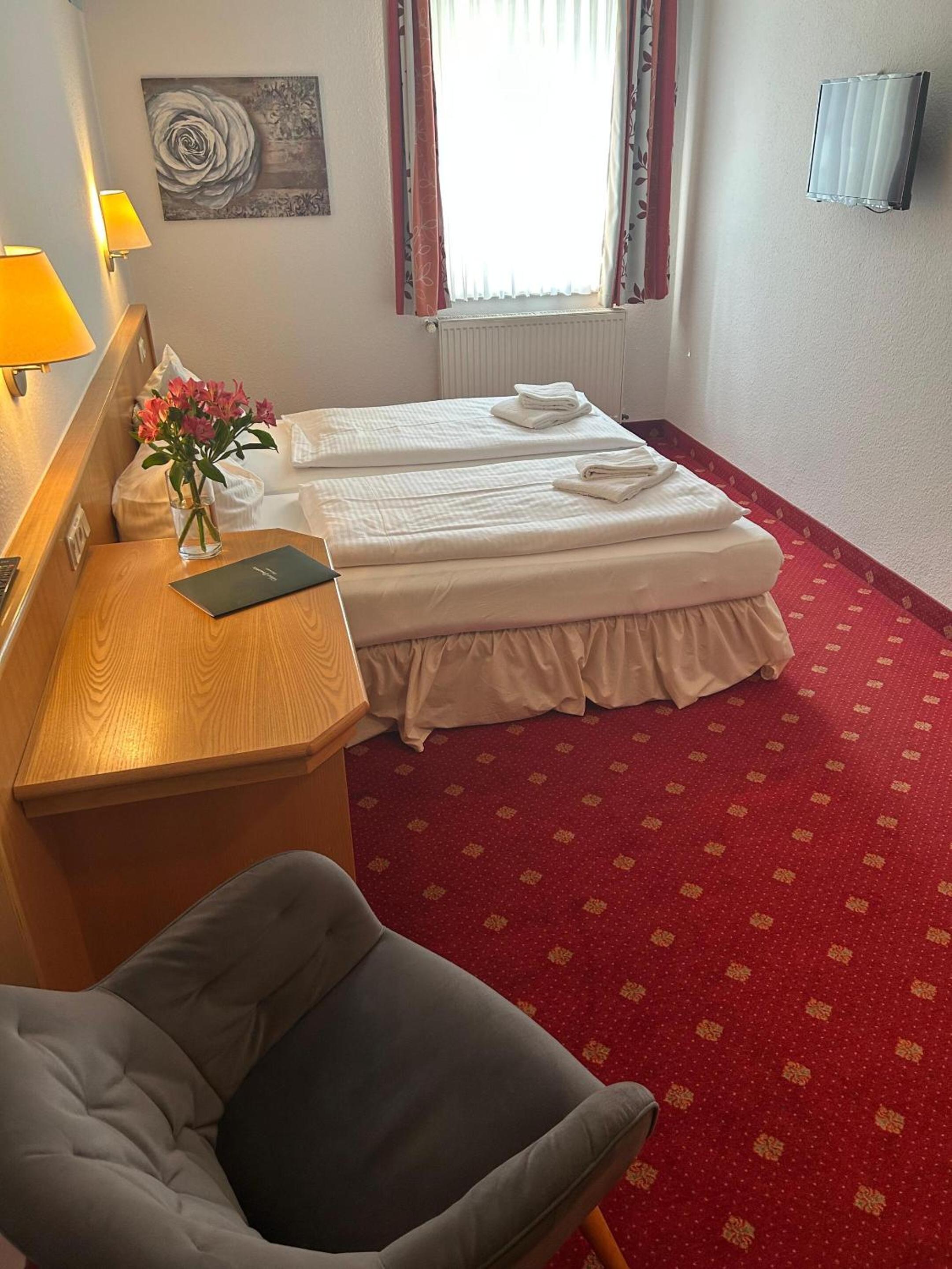 Standard Twin Room photo 3
