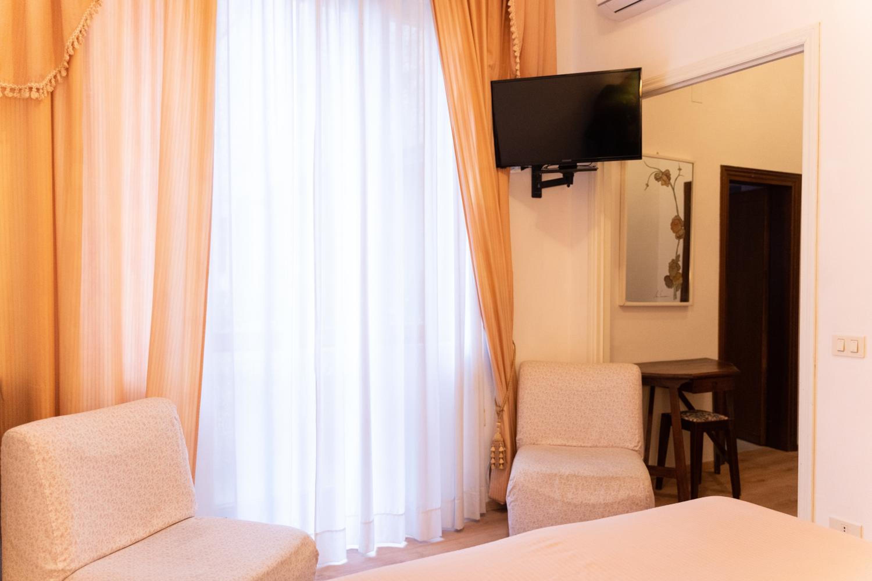 Standard Double or Twin Room with Garden View photo 3