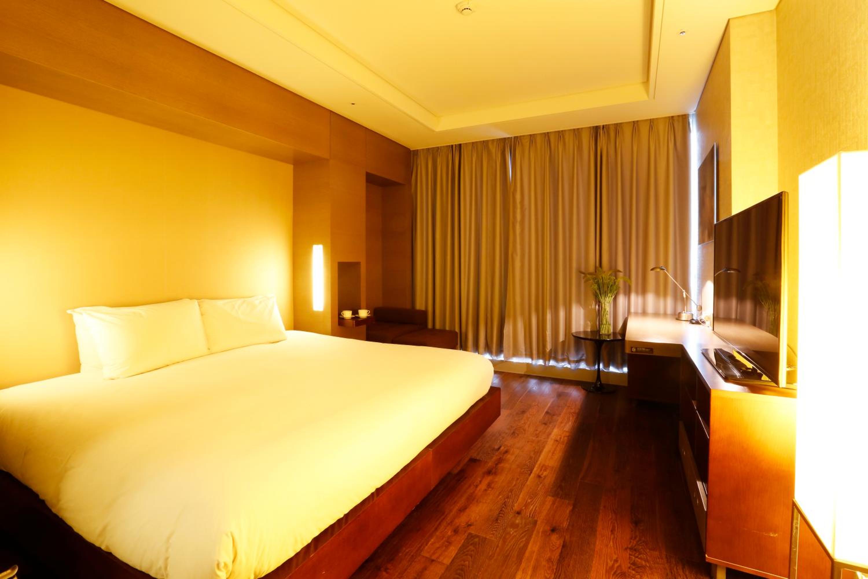 Executive King Room - Photo 2