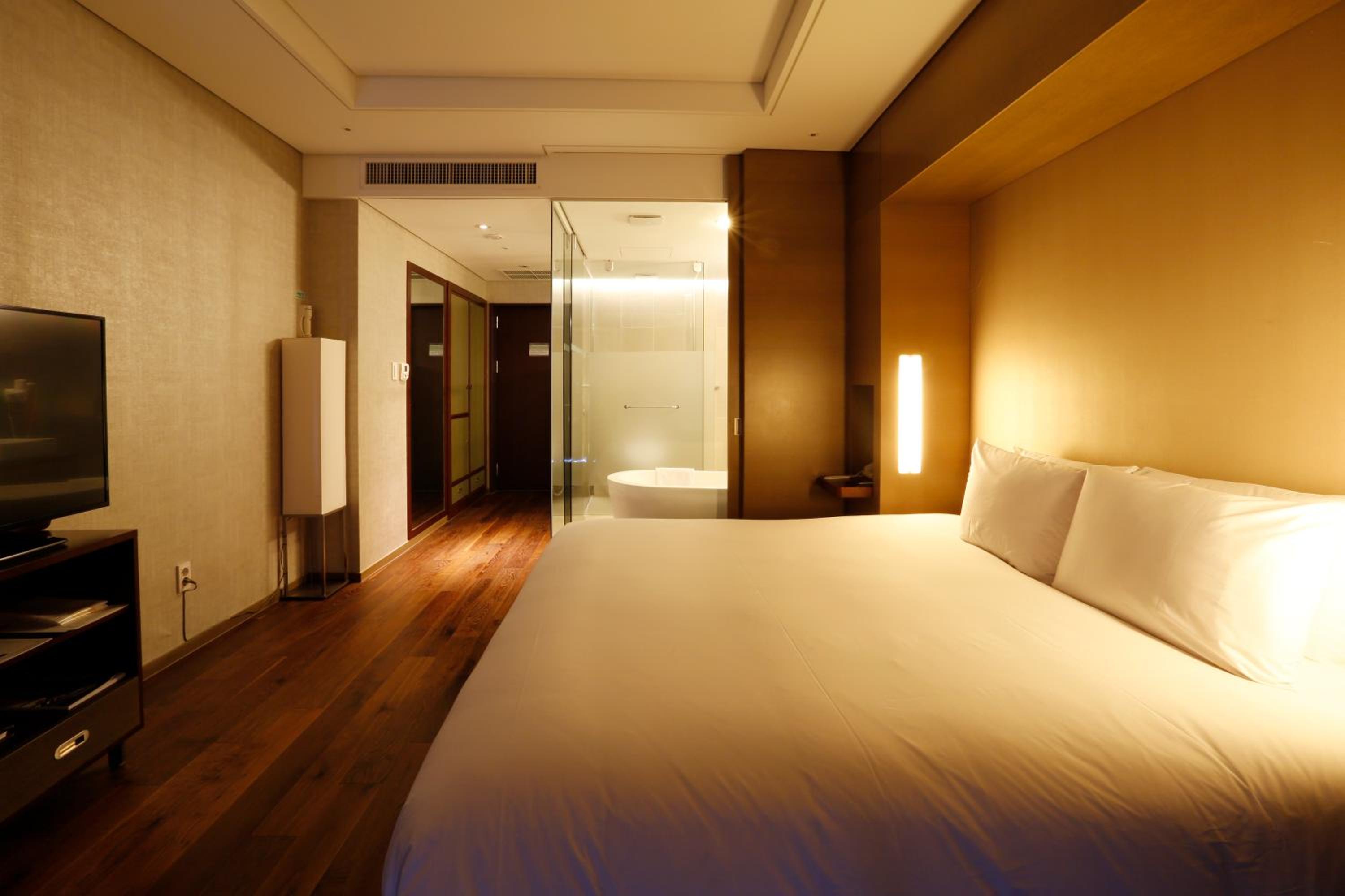 Executive King Room - Photo 3