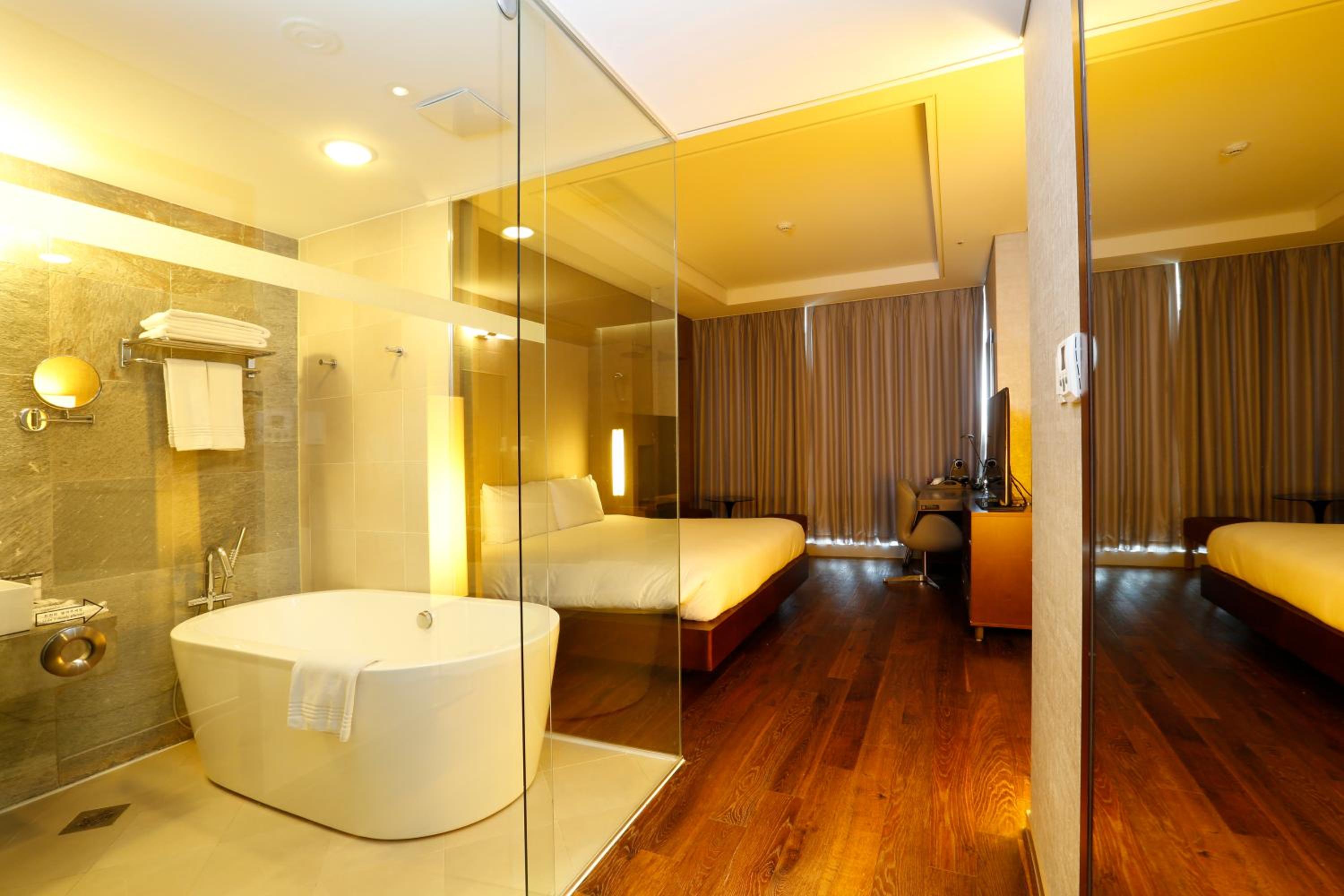 Executive King Room - Photo 4