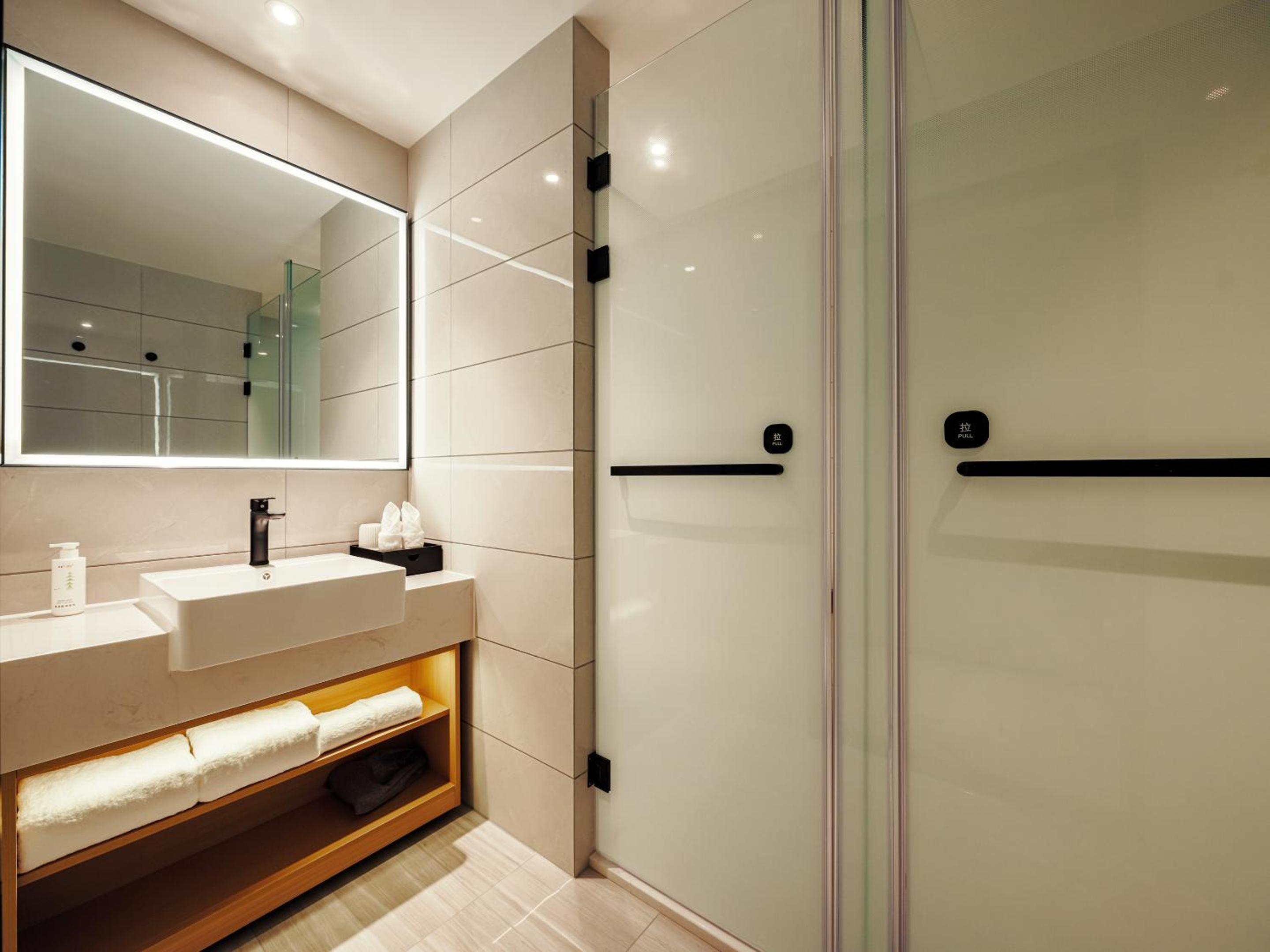 Deluxe Double Room with Shower