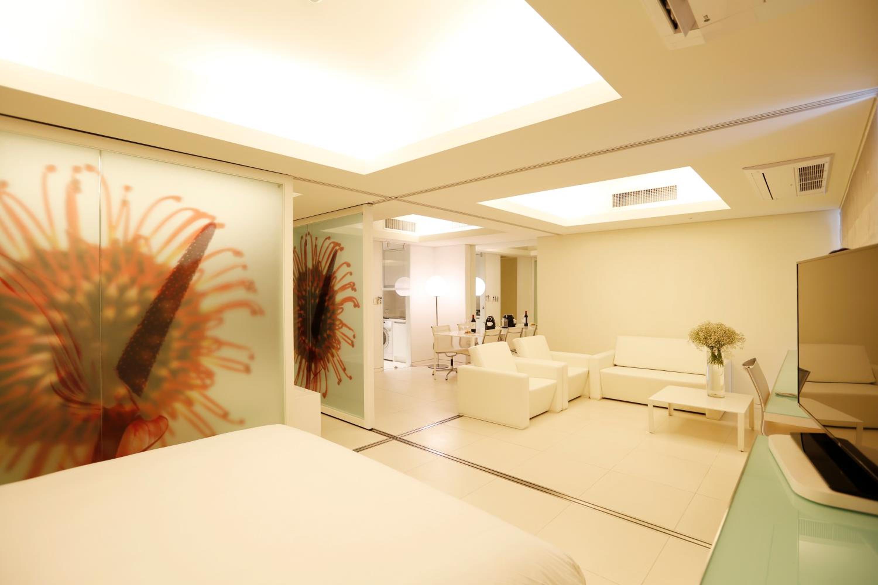 Residential Suite Room - Photo 3
