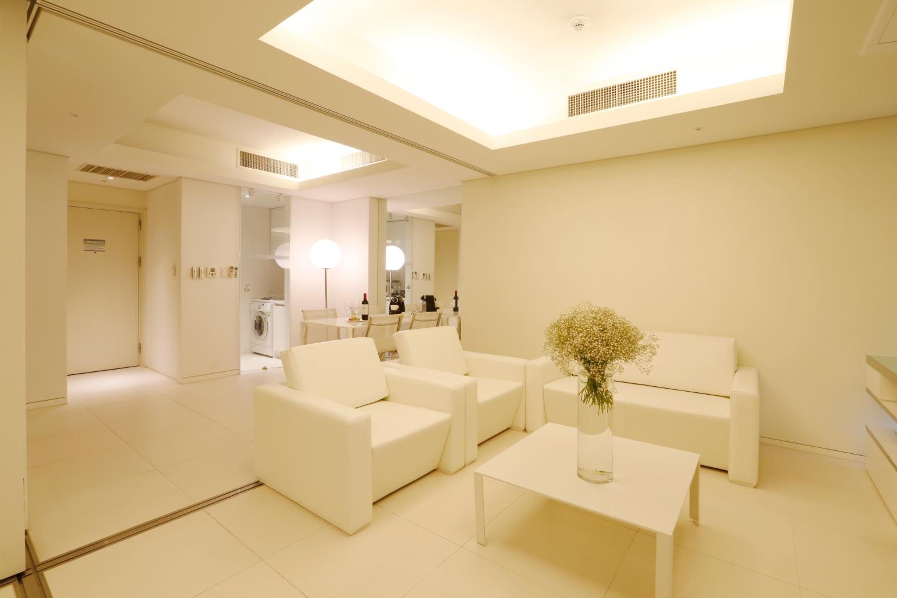 Residential Suite Room - Photo 4