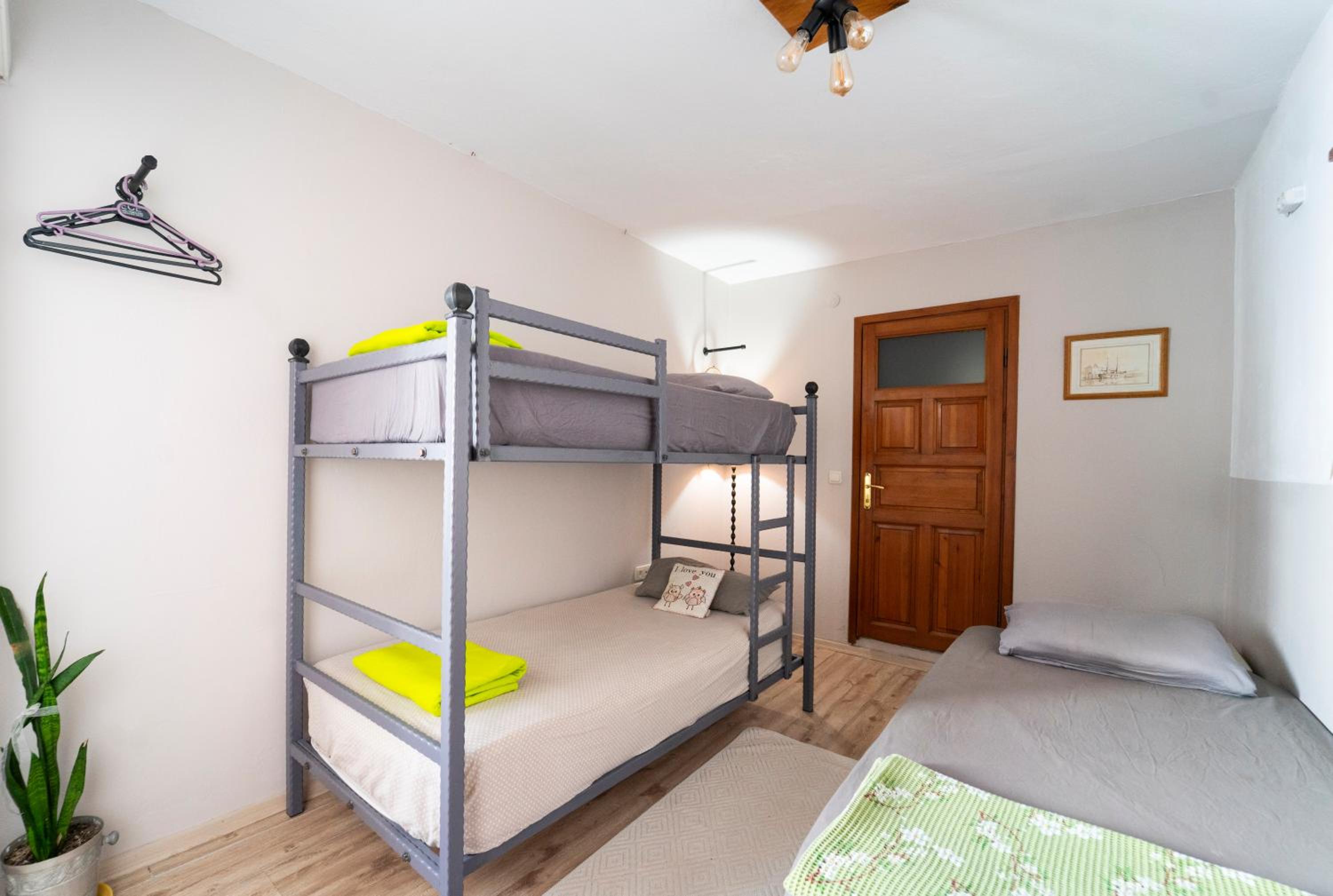 Basic Triple Room photo 1