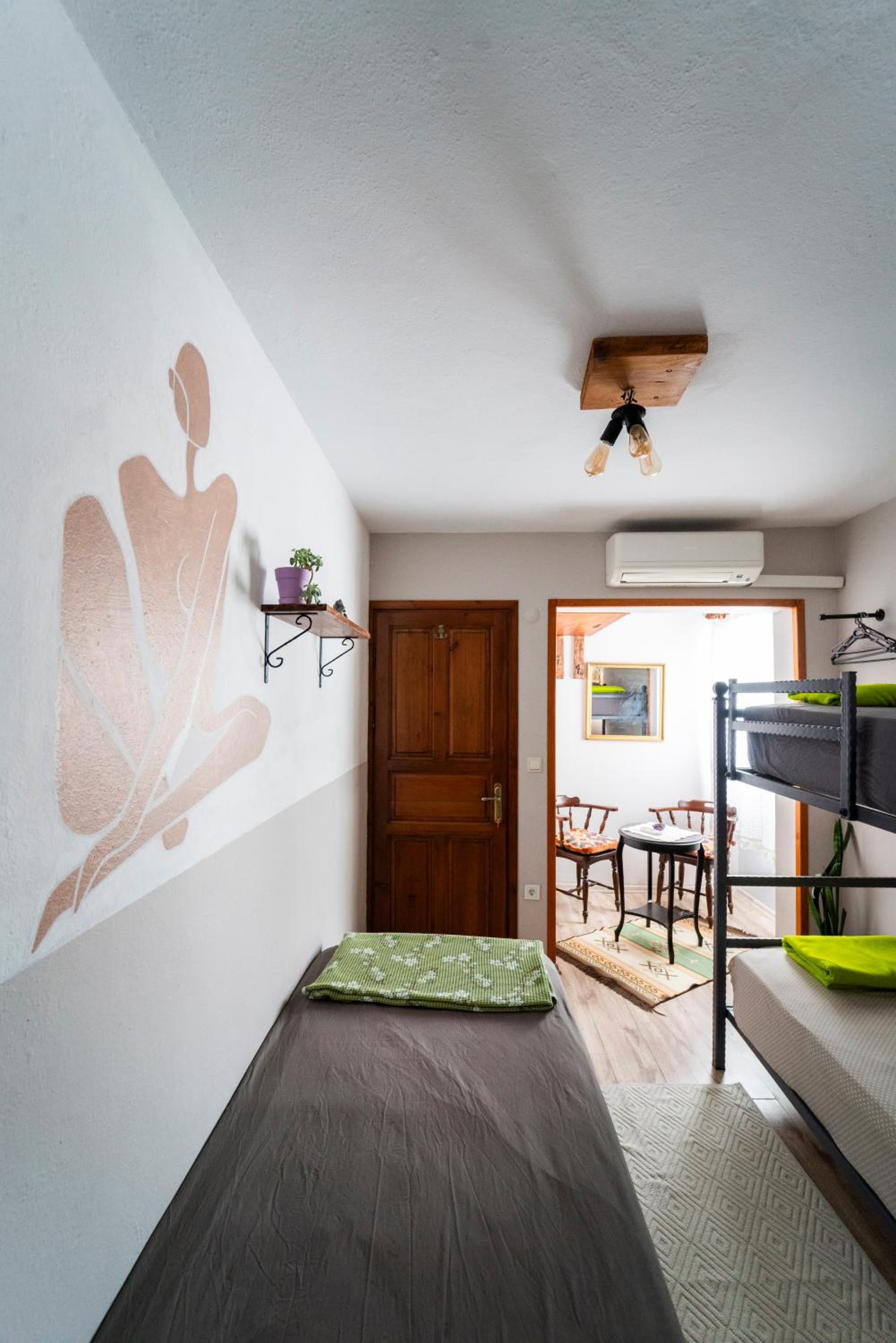 Basic Triple Room photo 2