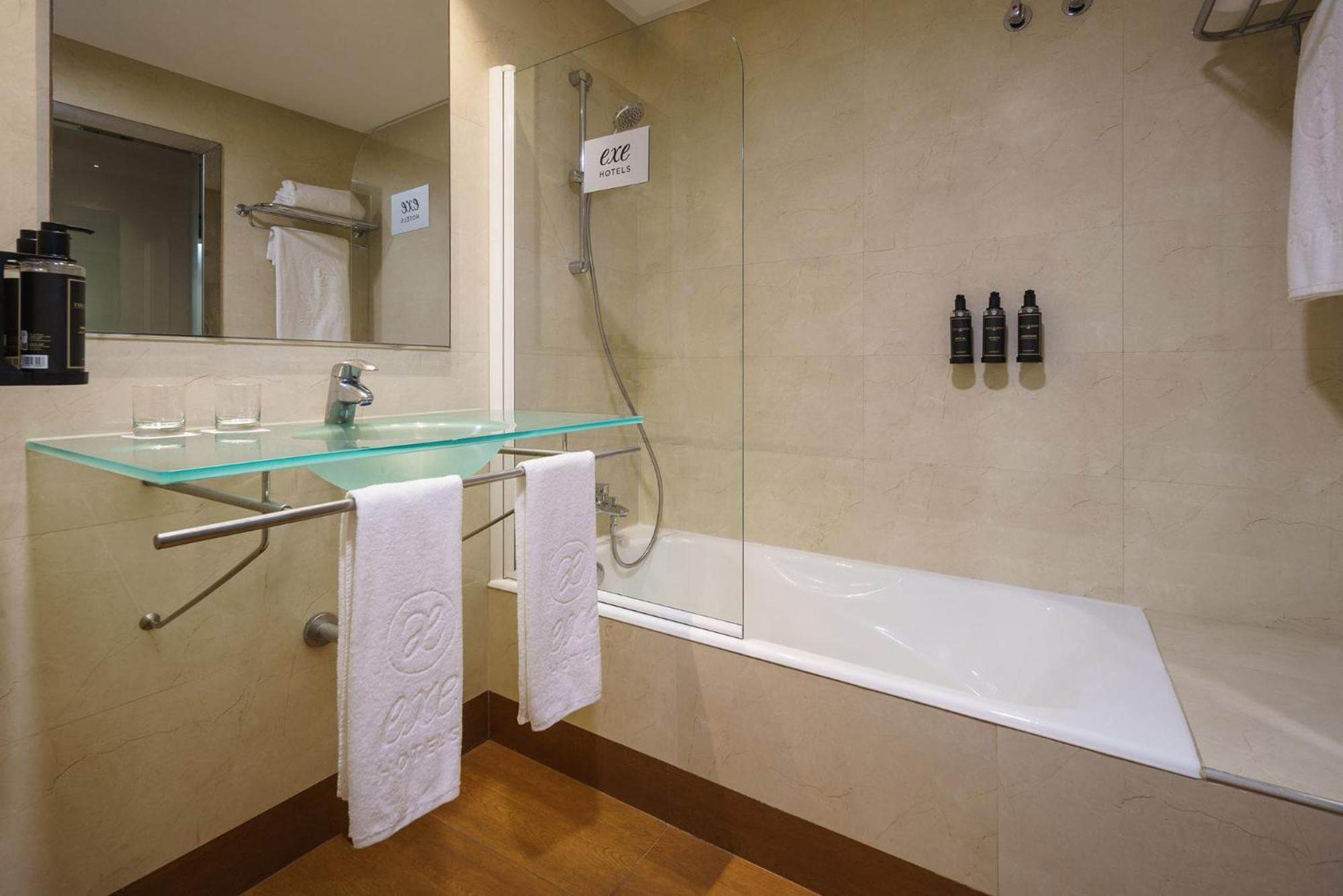 Double or Twin Room - Photo 2