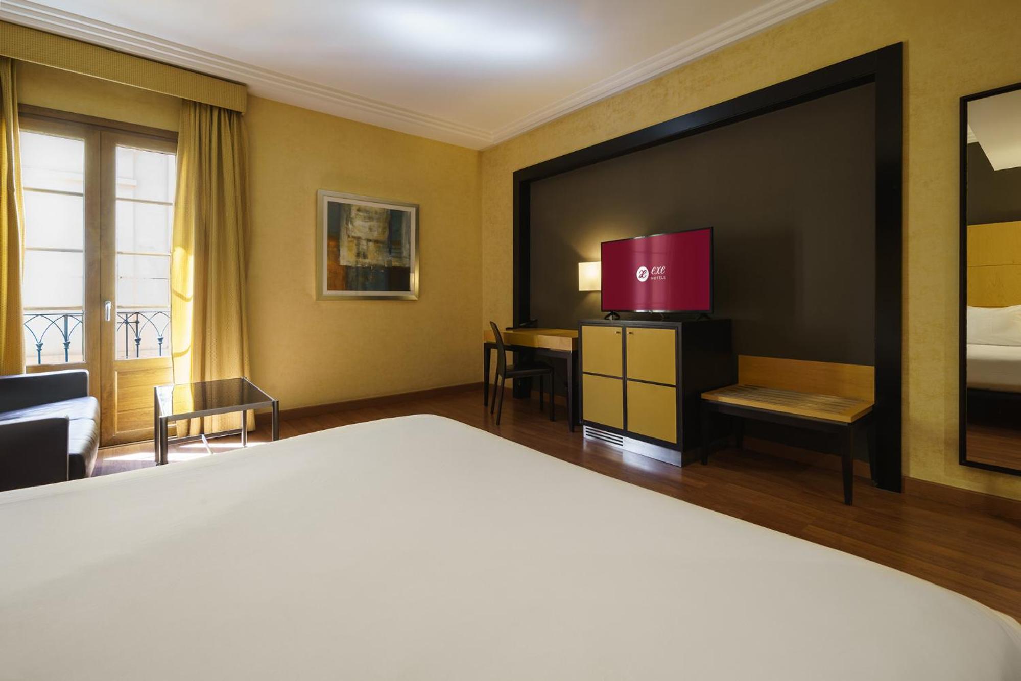 Double Room with Sofa Bed photo 3