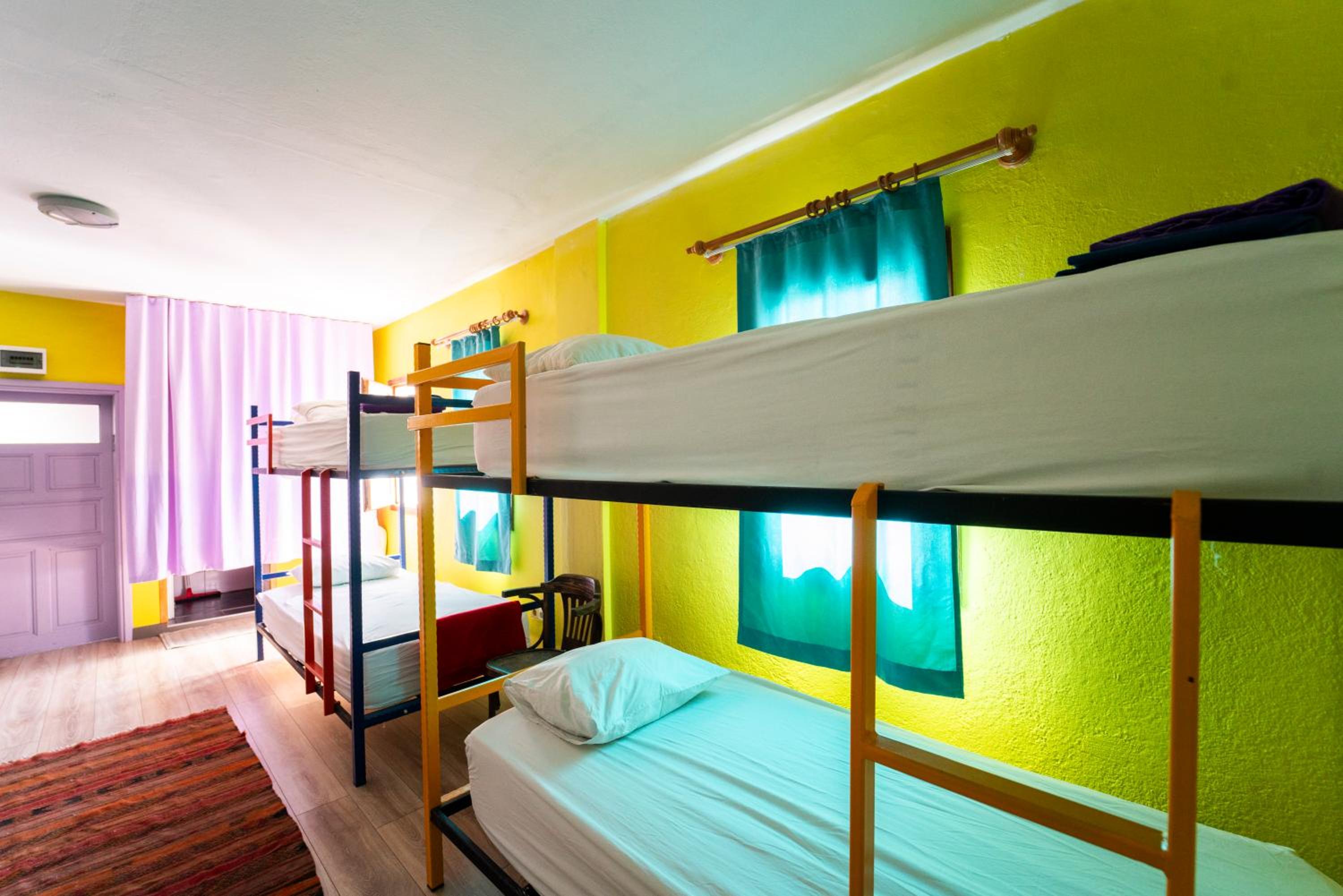 8-Bed Mixed Dormitory Room photo 2