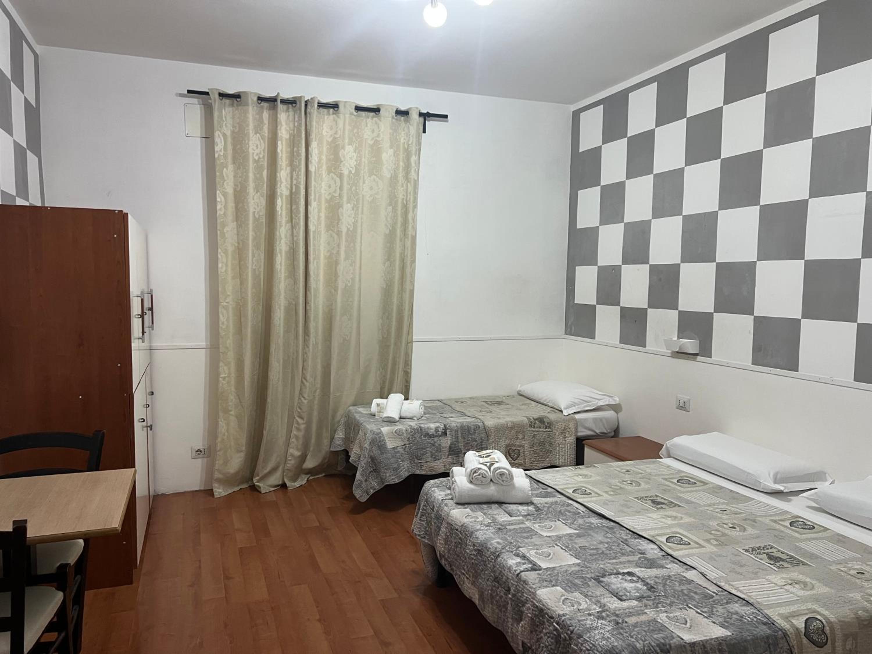 Triple Room with Outside Private Bathroom