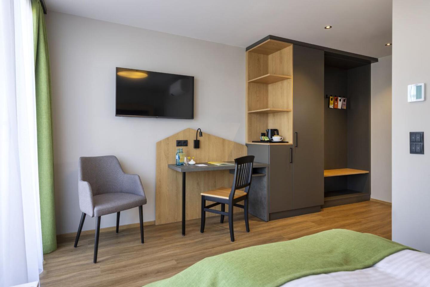 Deluxe Single Room with Balcony photo 3