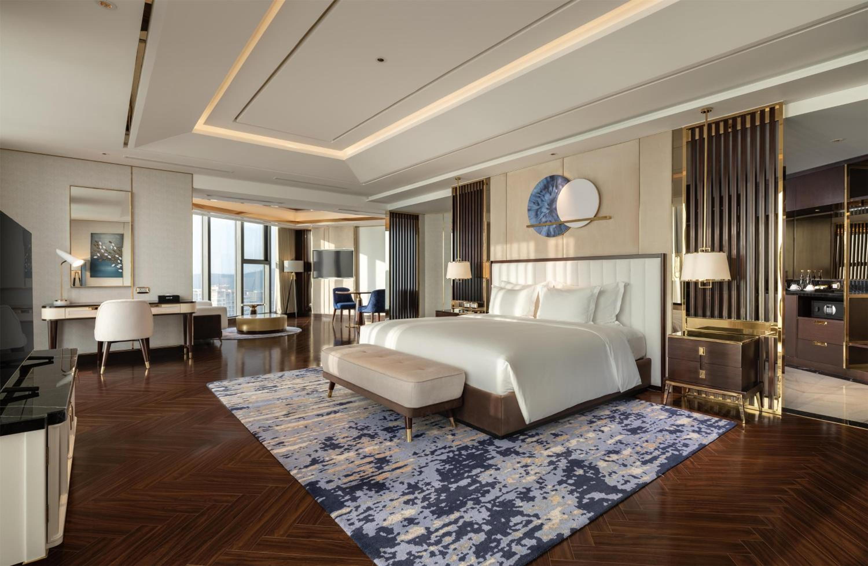 One-Bedroom Suite with Panoramic View