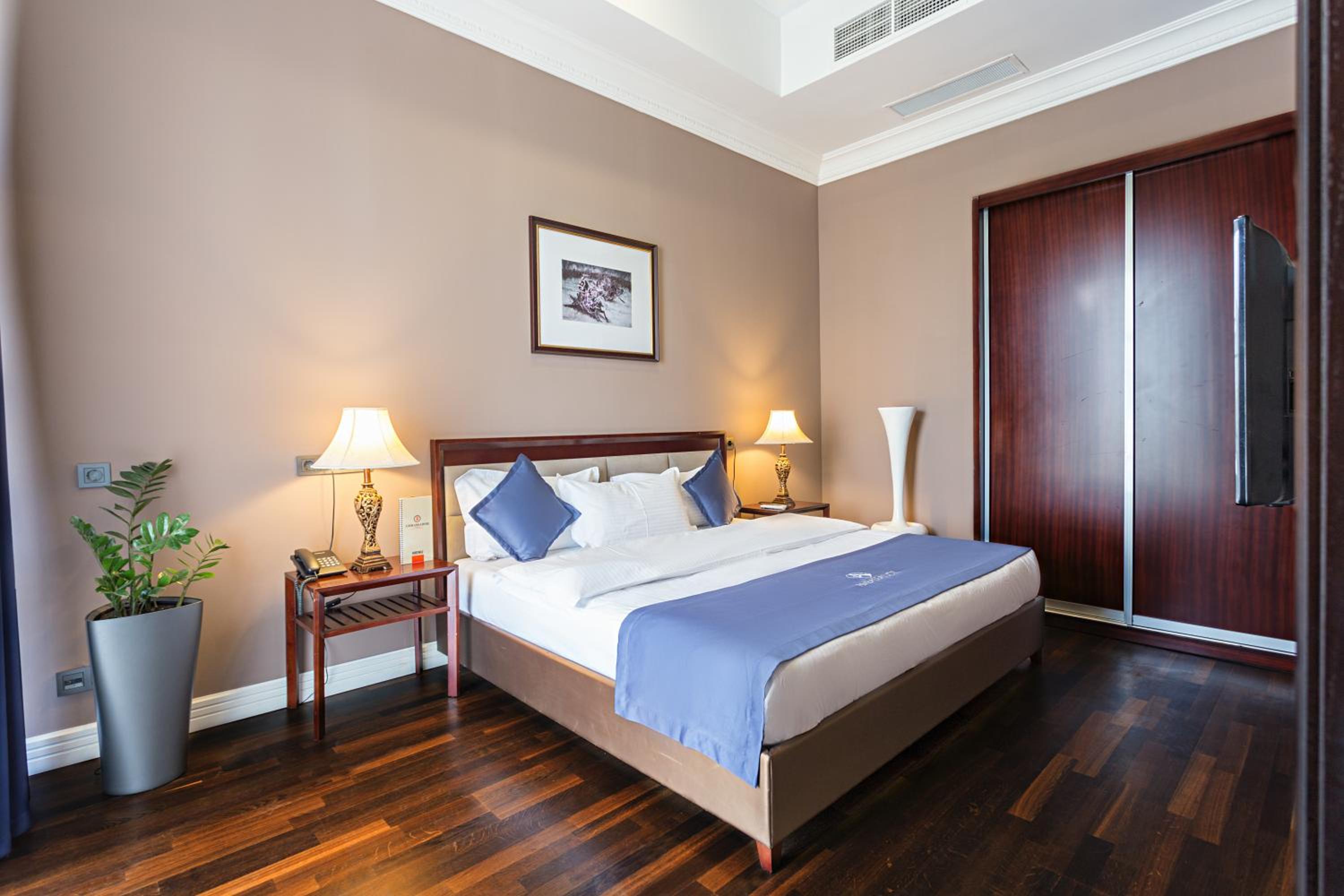 Executive Suite photo 1