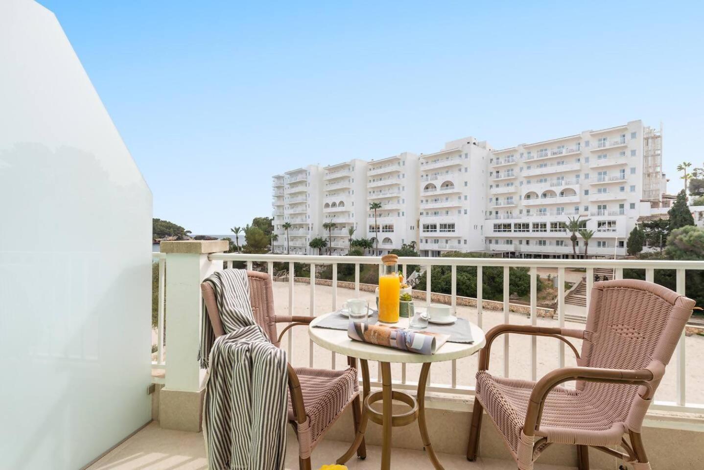 Two-Bedroom Apartment with Balcony and Sea View