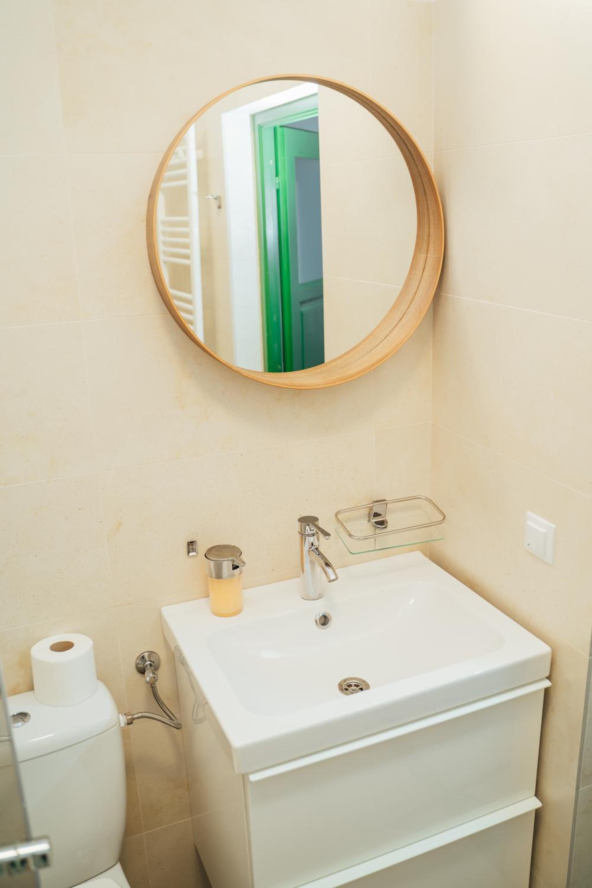 Apartment With Shared Bathroom photo 1