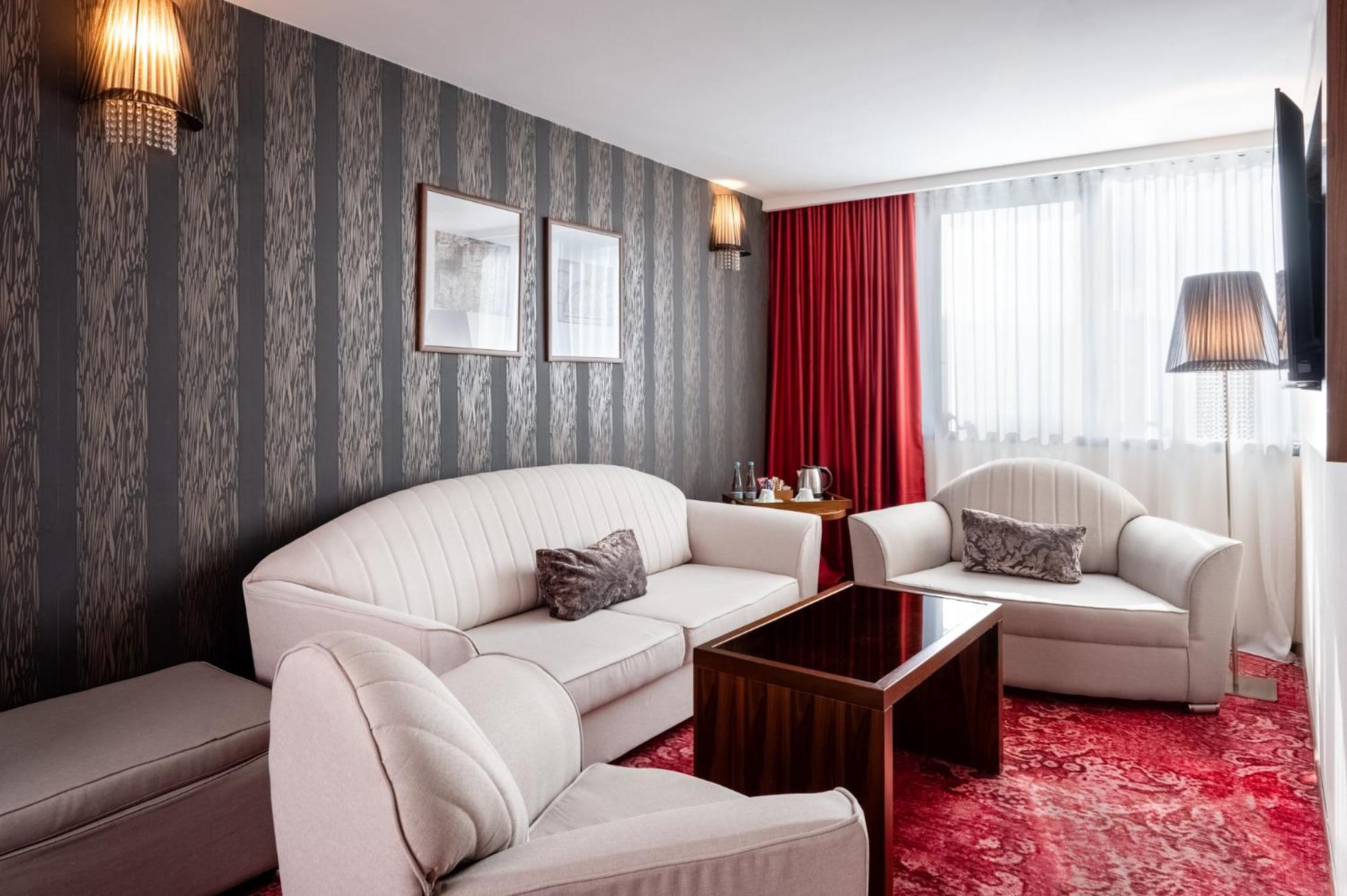 Deluxe King Suite with Sofa