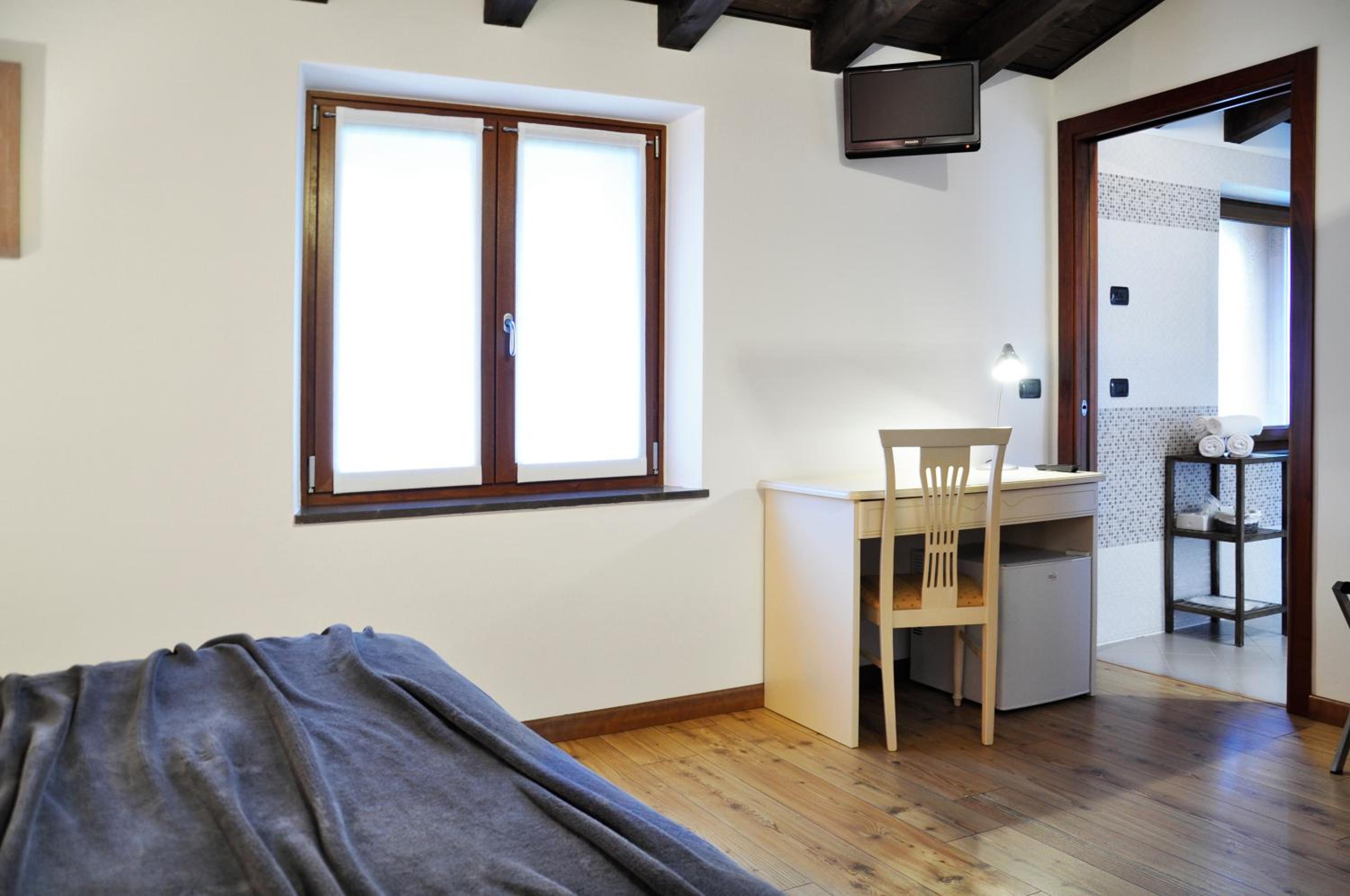 Double Room - Disability Access photo 3
