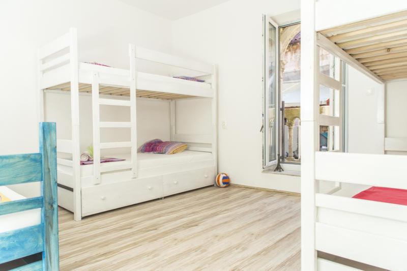 Bed in 6-Bed Female Dormitory Room photo 1