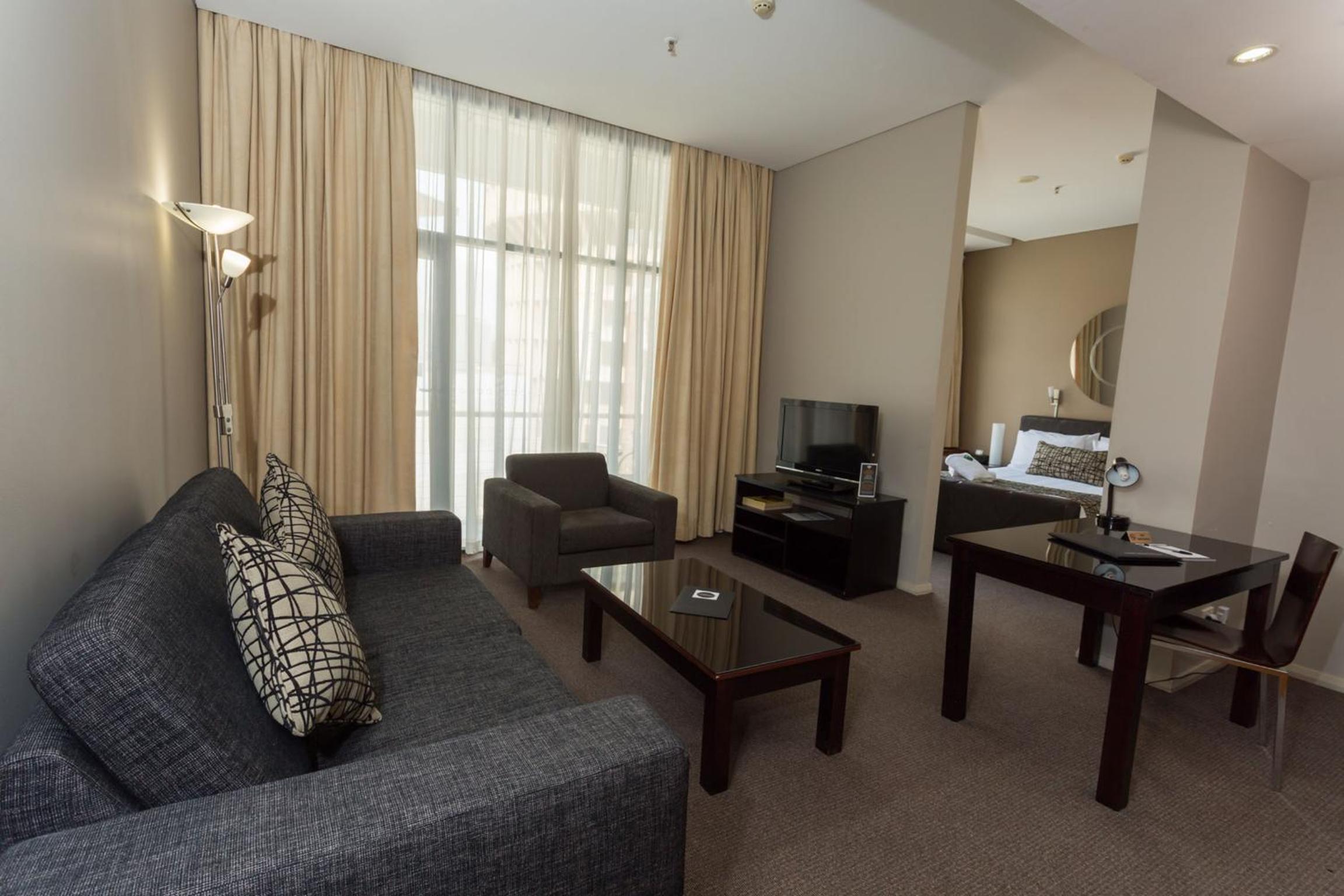 Suite with Balcony - Photo 4